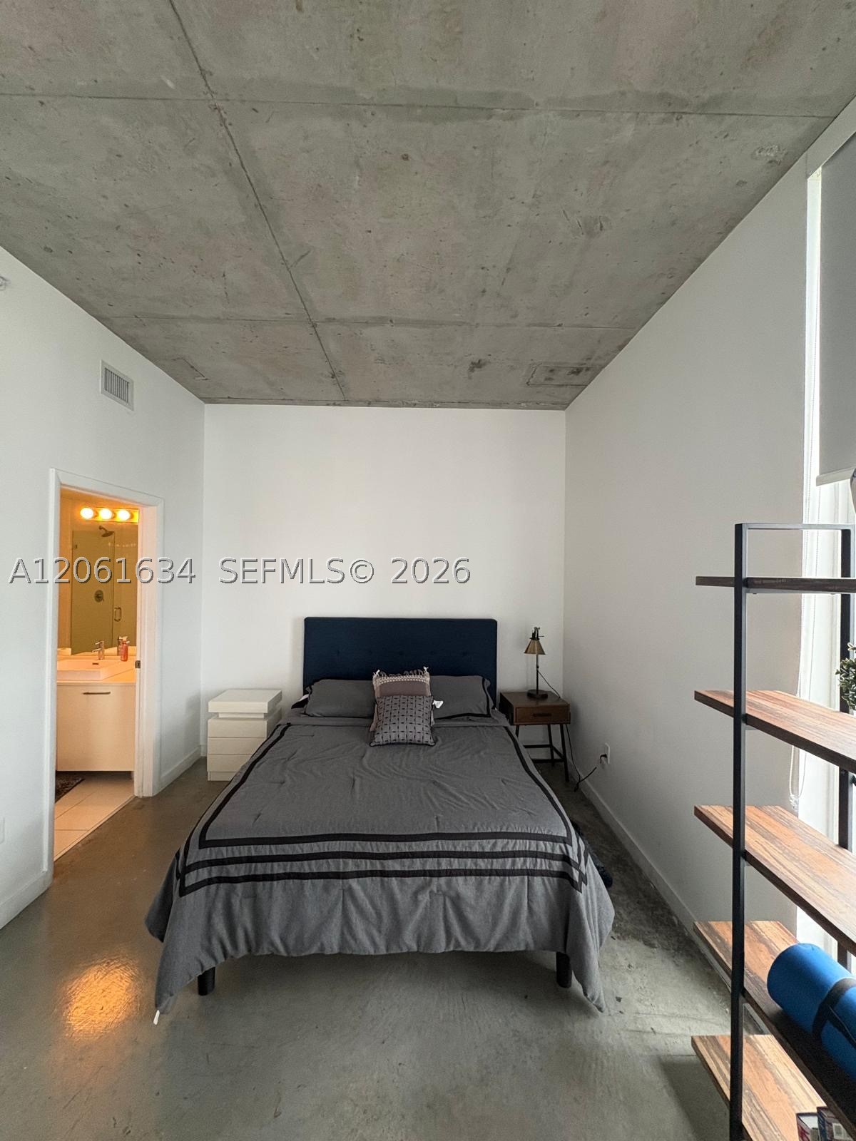 151 SE 1st St 3404 — photo