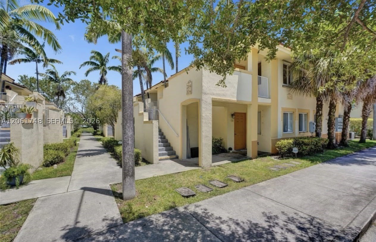 6235 SW 47th Mnr 204 — photo