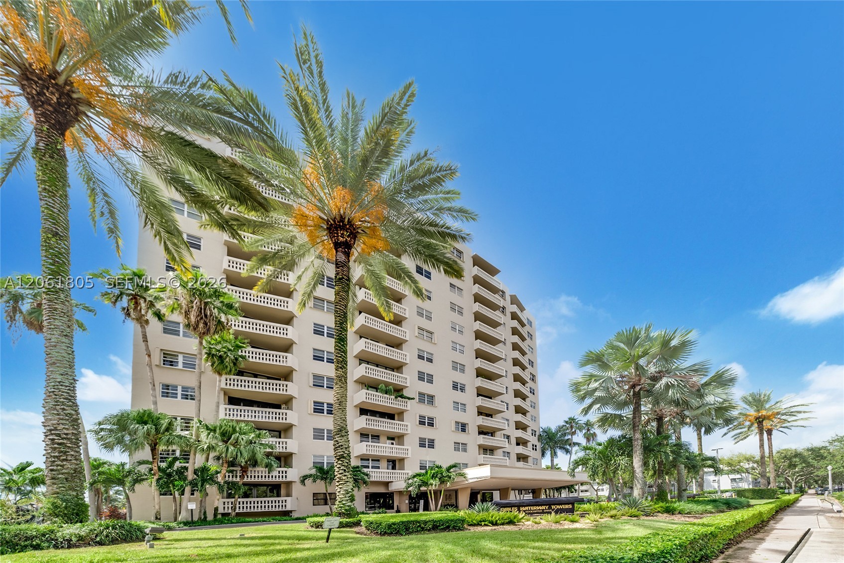 90 Edgewater Dr 501 — photo