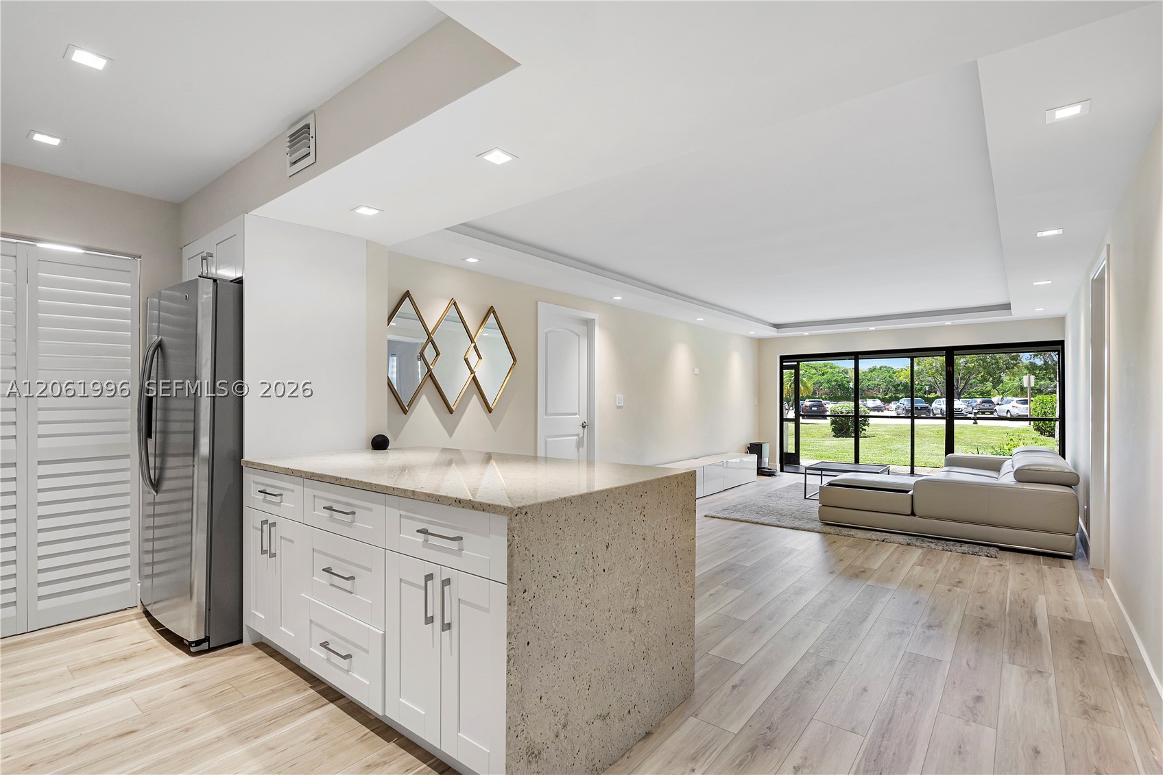 230 Lakeview Dr 106 — photo