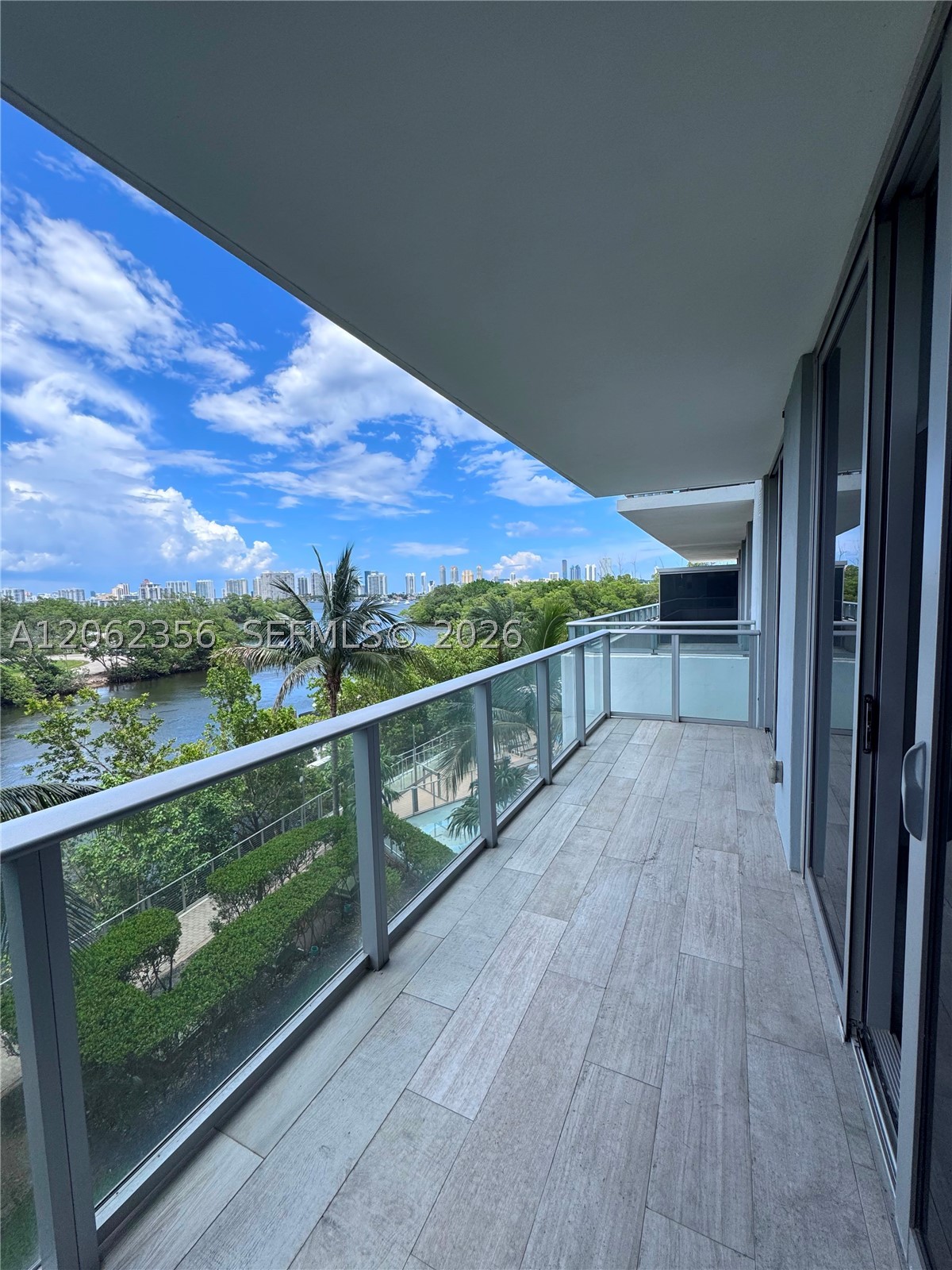 16385 Biscayne Blvd 305 — photo