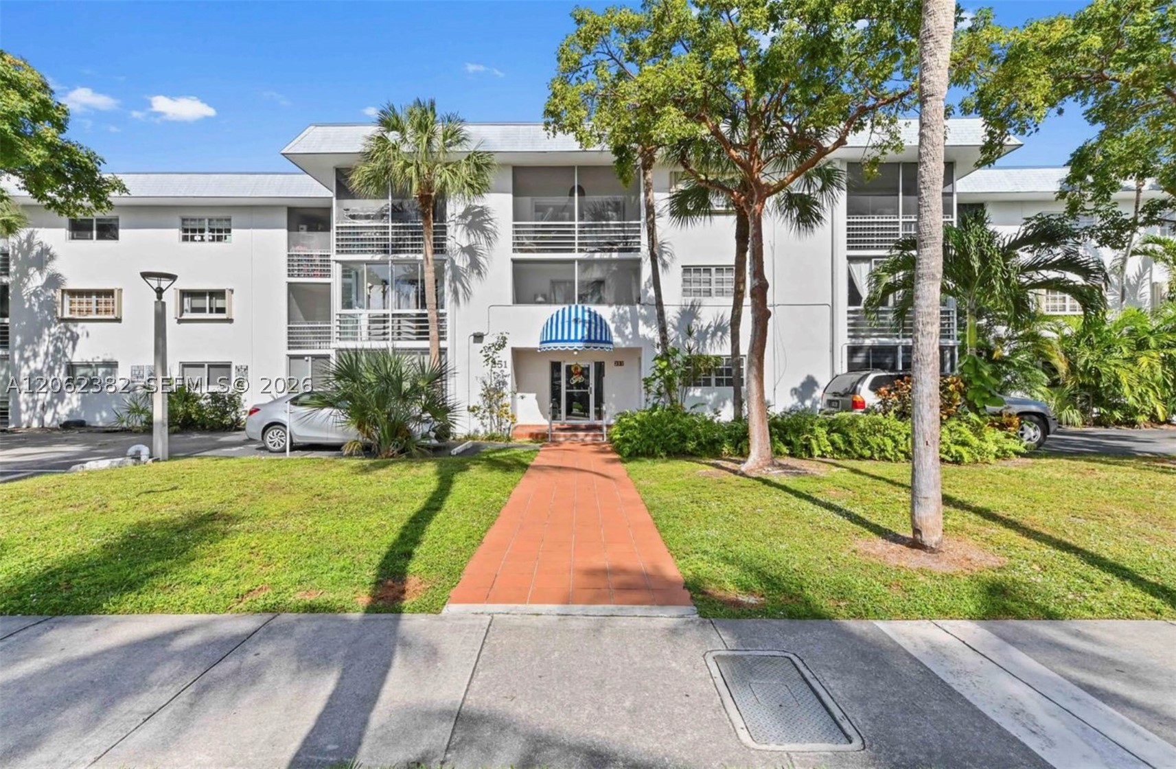 251 Galen Dr 302 — photo