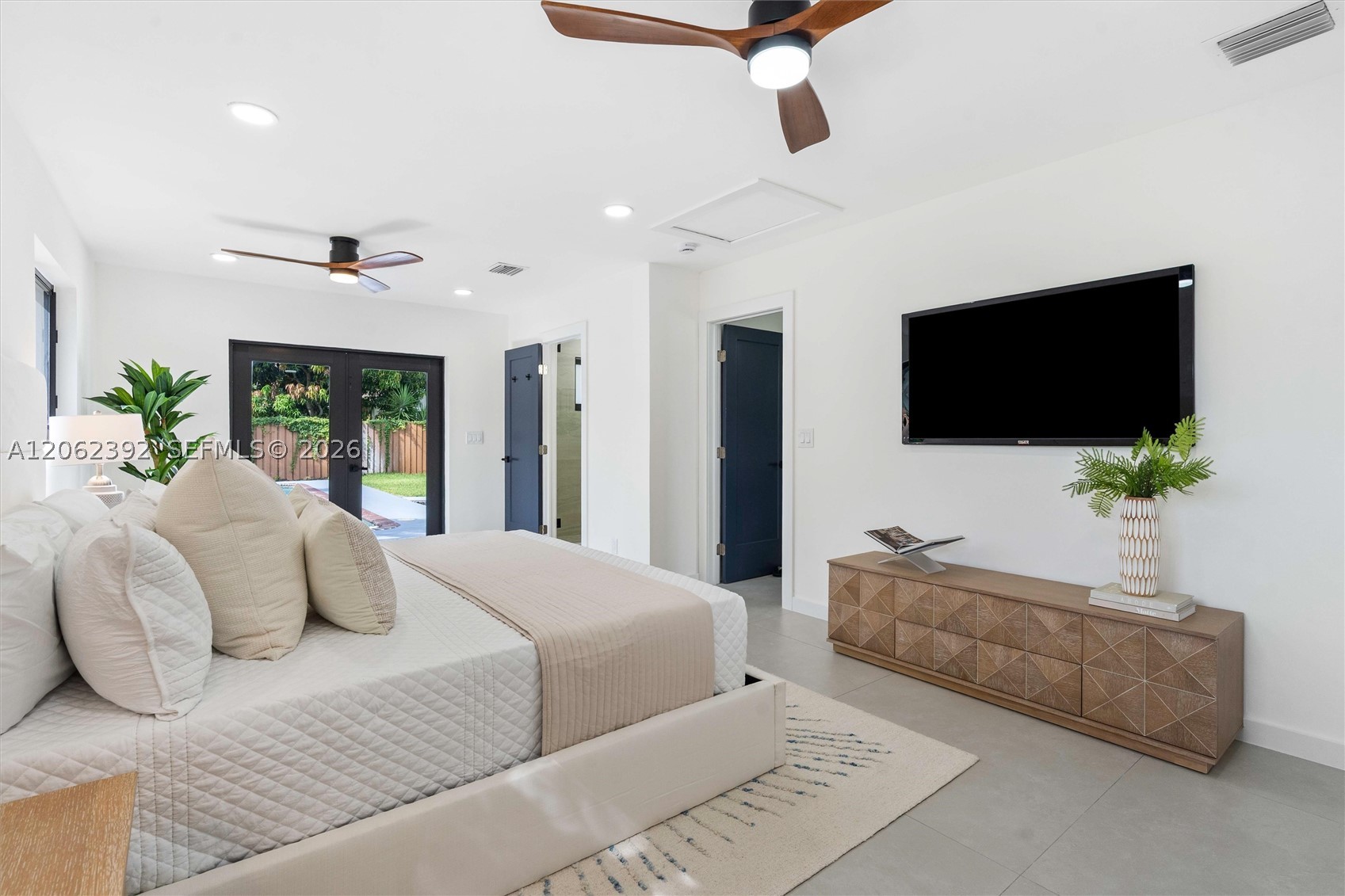 949 Lighthouse Dr — photo