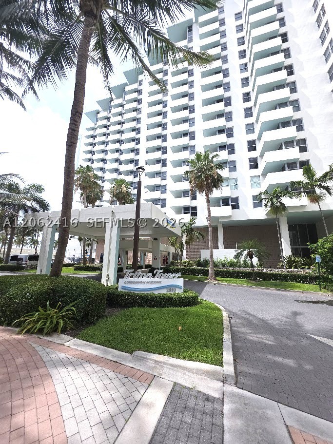 2899 Collins Ave 940 — photo
