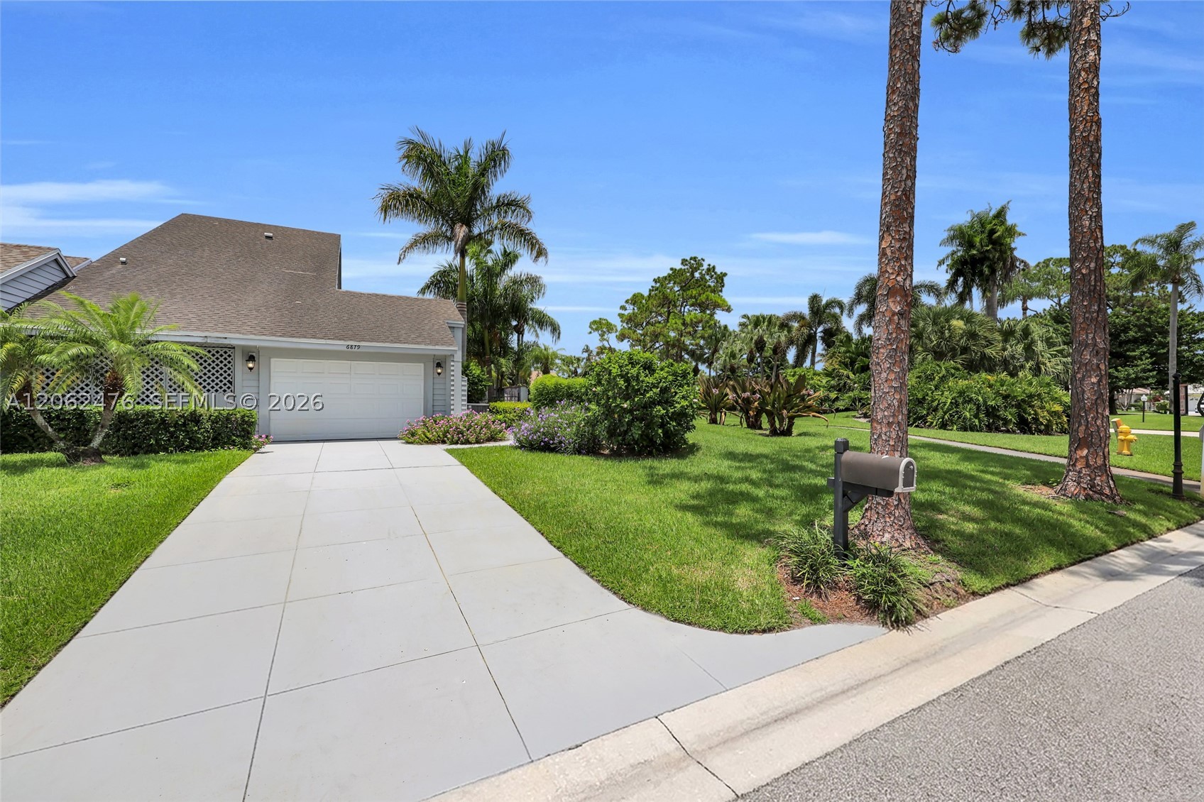 6879 Palm Grove Ct — photo