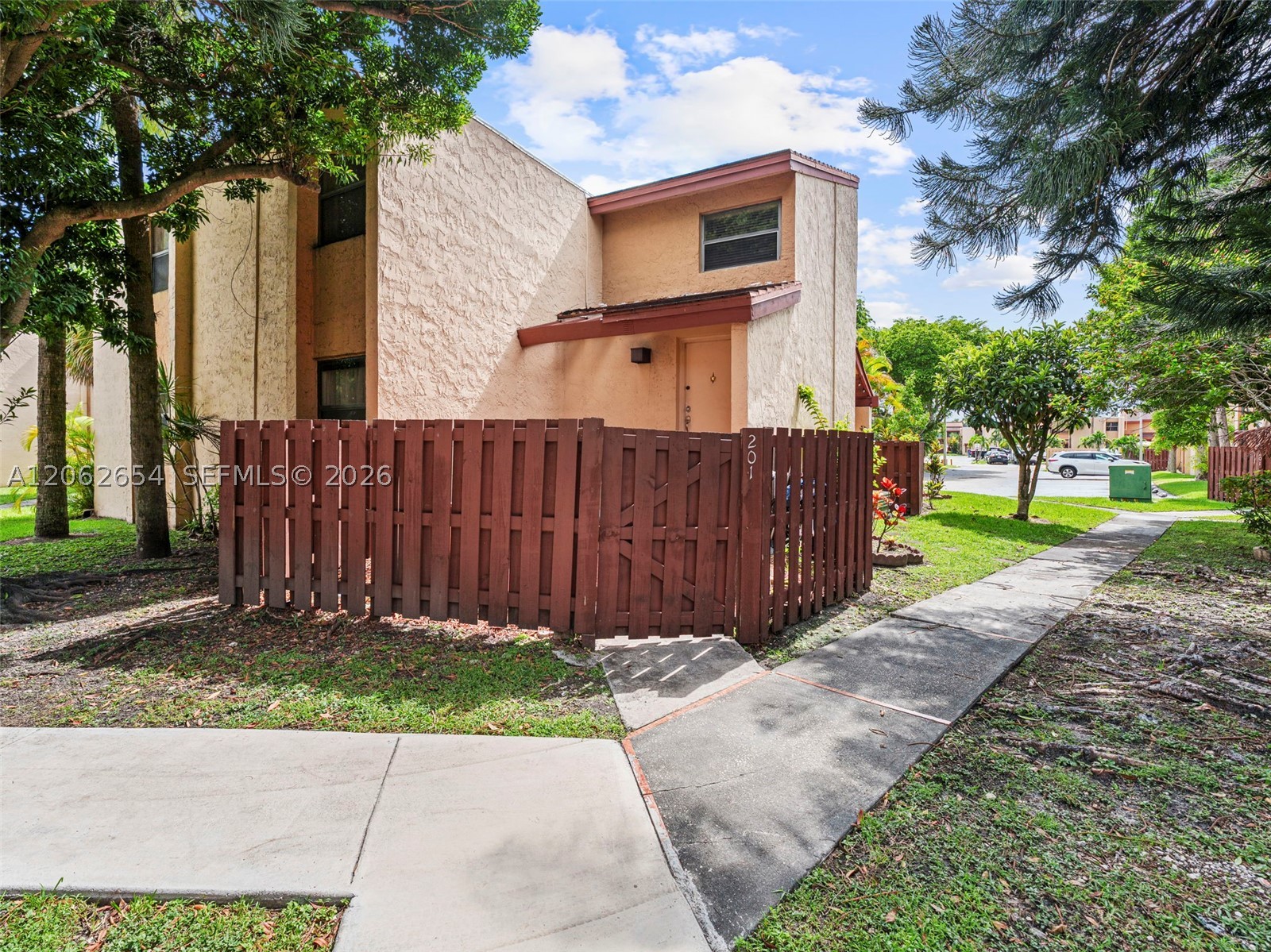 291 W Park Dr 9-201 — photo