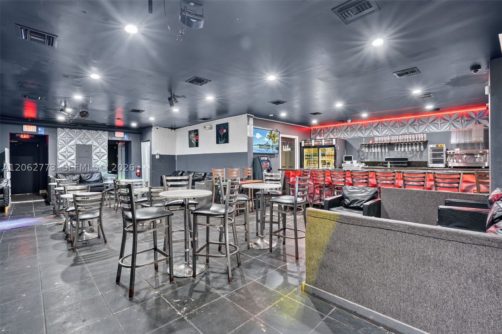 Cafeteria & Sports Bar For Sale In Hialeah — photo