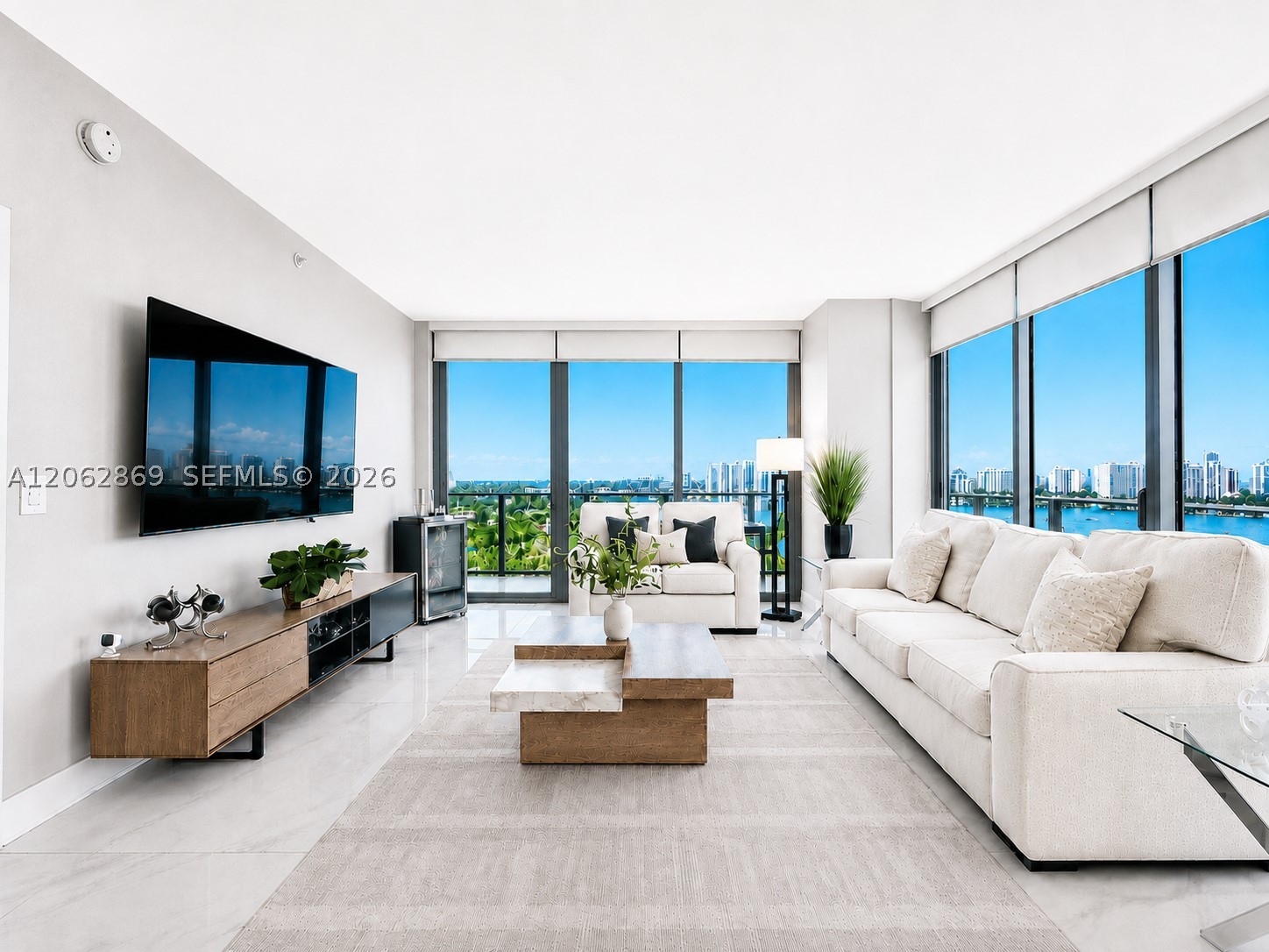 16385 Biscayne Blvd 2007 — photo