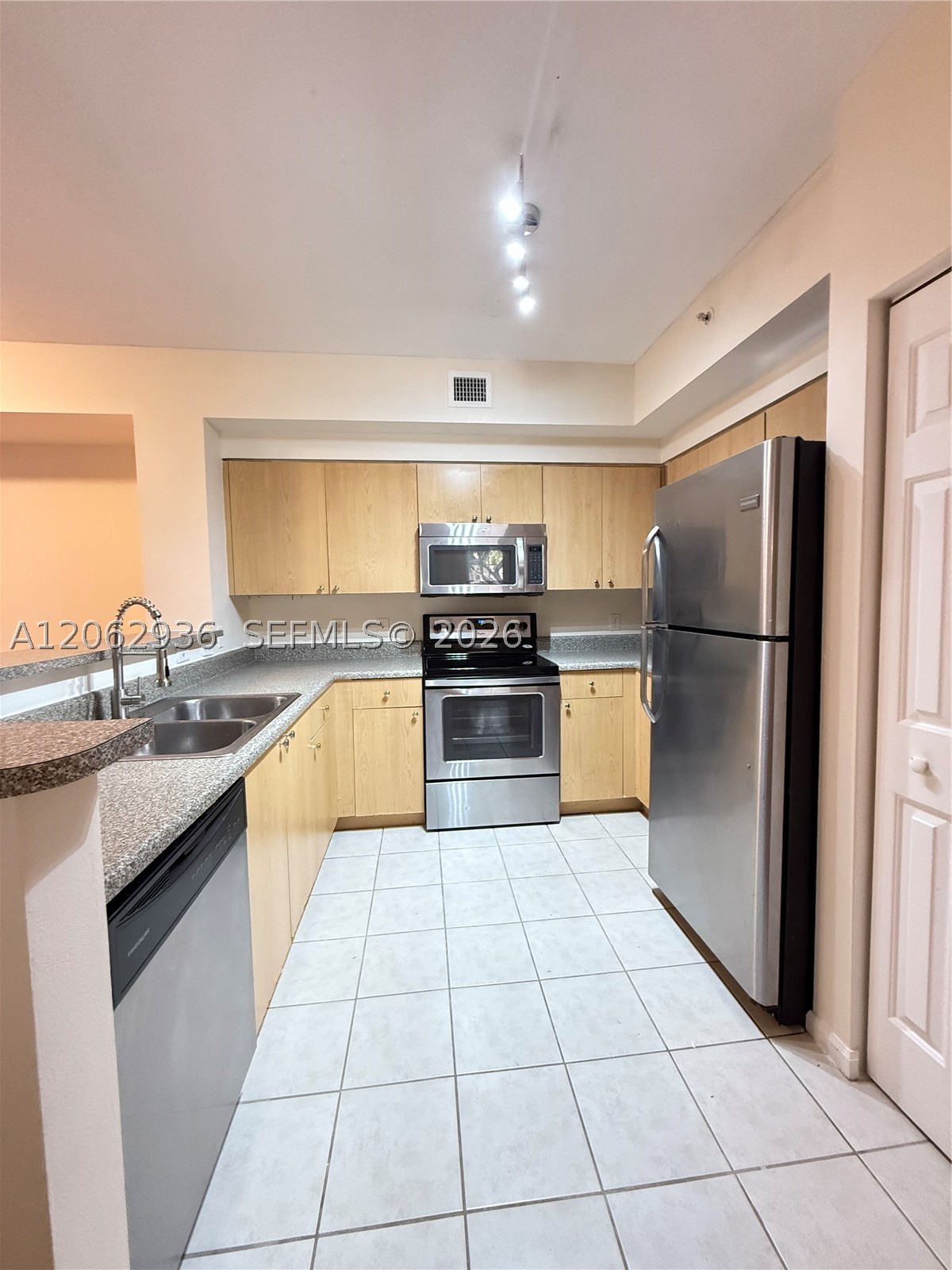 7940 N Nob Hill Rd 204 — photo