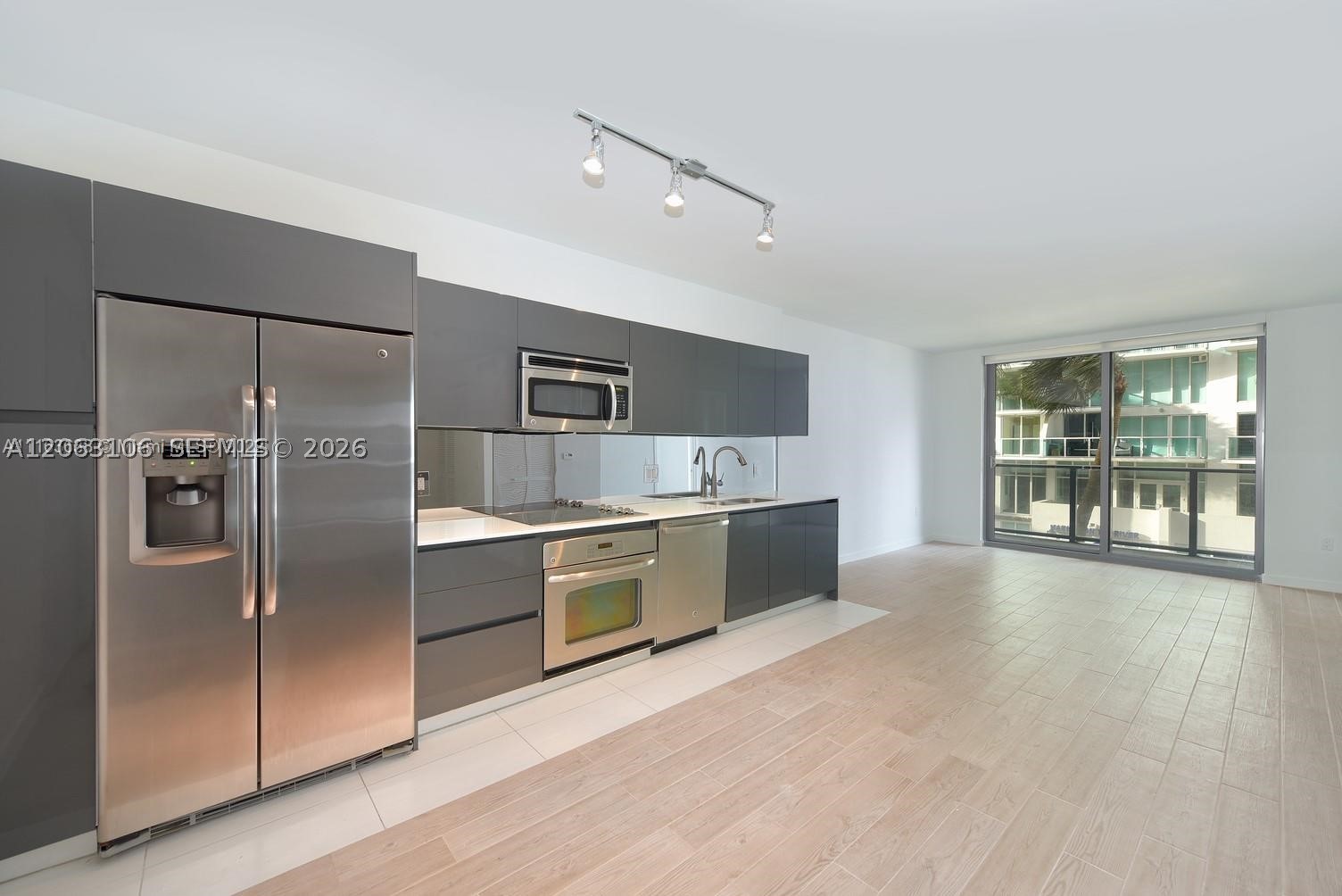 31 SE 6th St 406 — photo