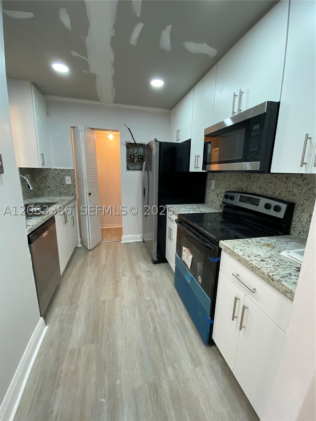556 NW 114th Ave 203 — photo