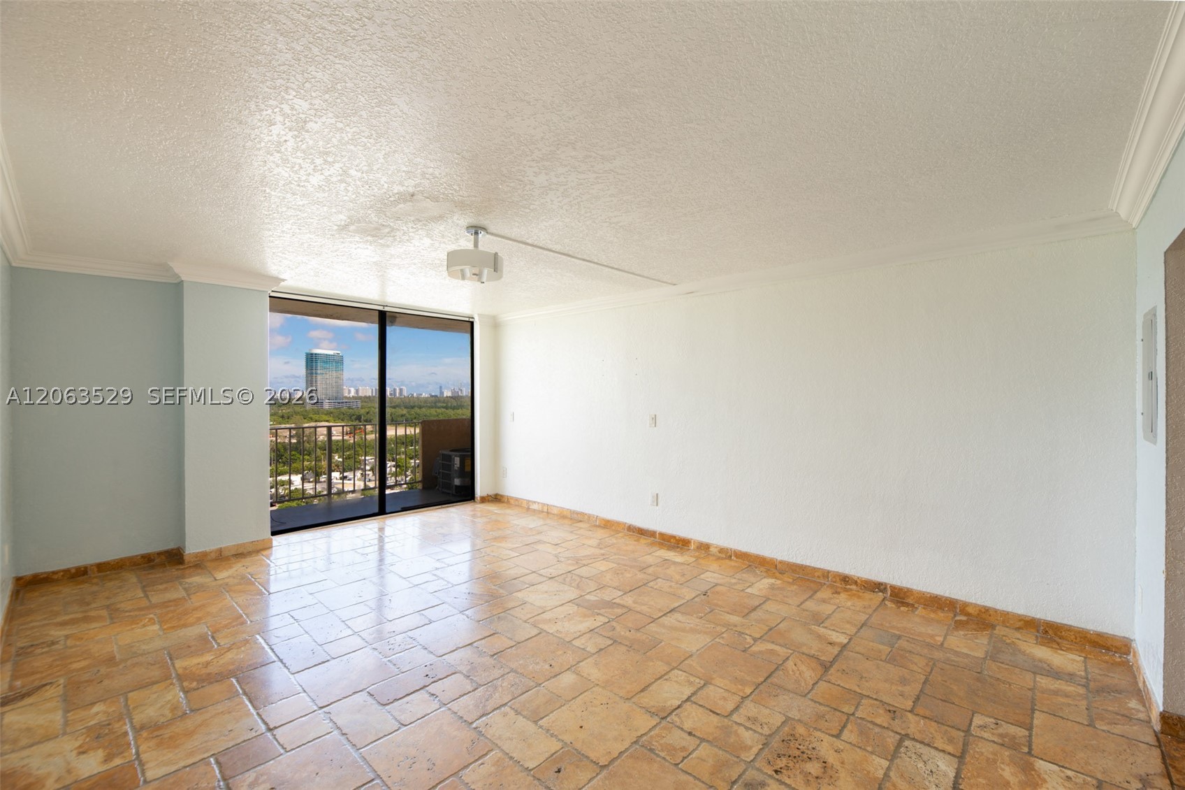 2350 NE 135th St 1503 — photo