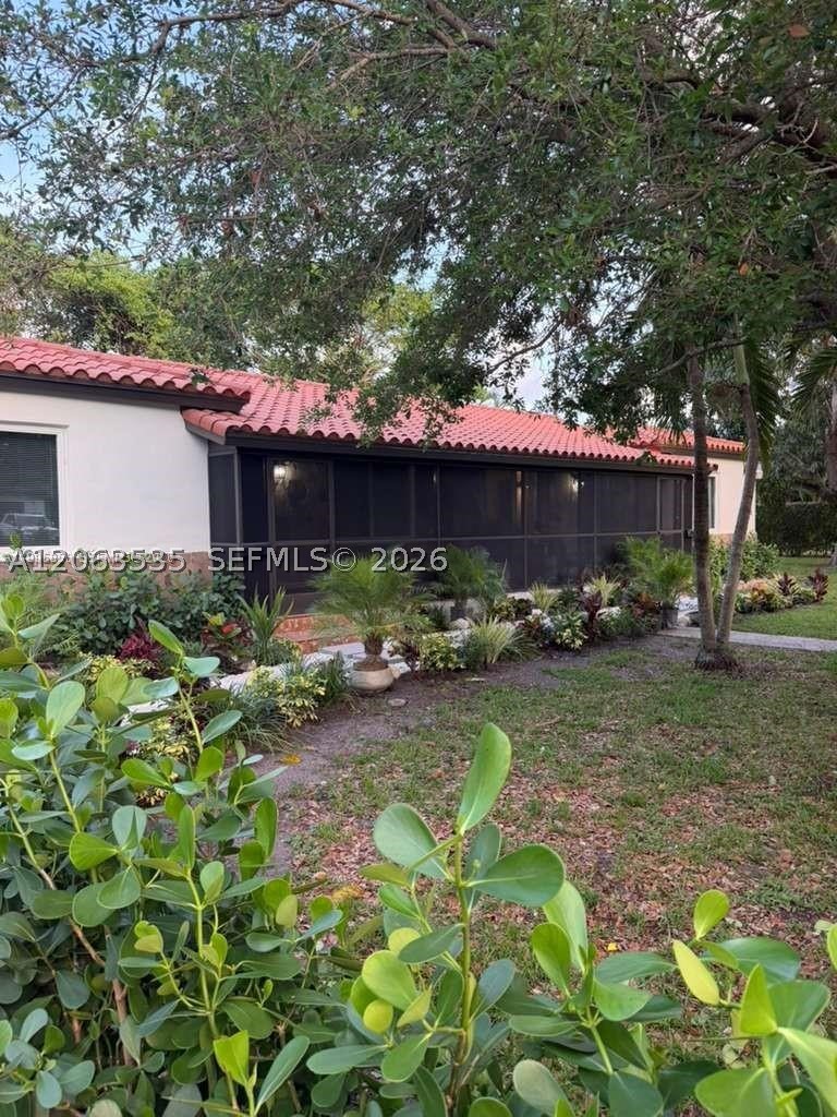 11201 NE 10th Ave 11203 — photo