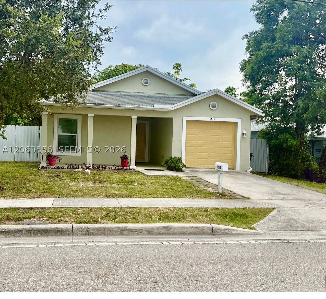 1018 Foster Rd — photo