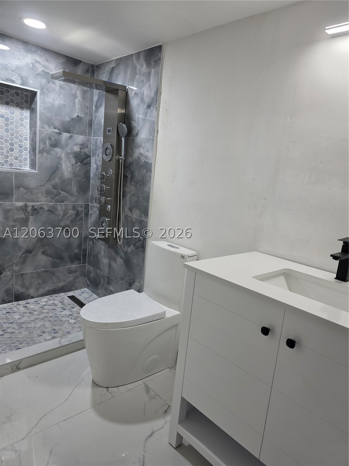 1201 NE 191st St G216 — photo