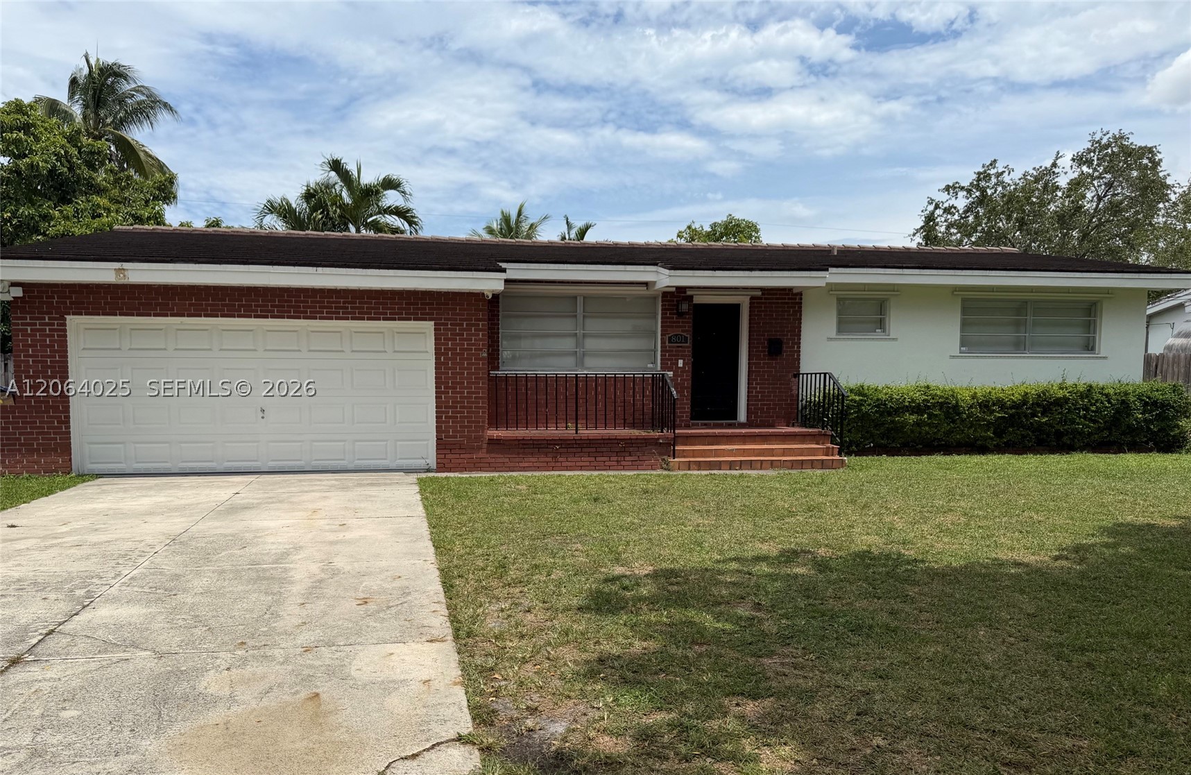 801 Albatross St — photo
