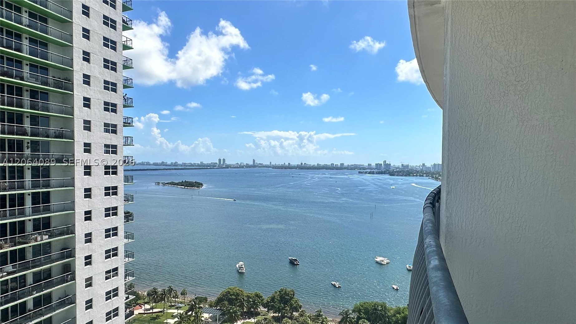 1750 N Bayshore Dr 2607 — photo