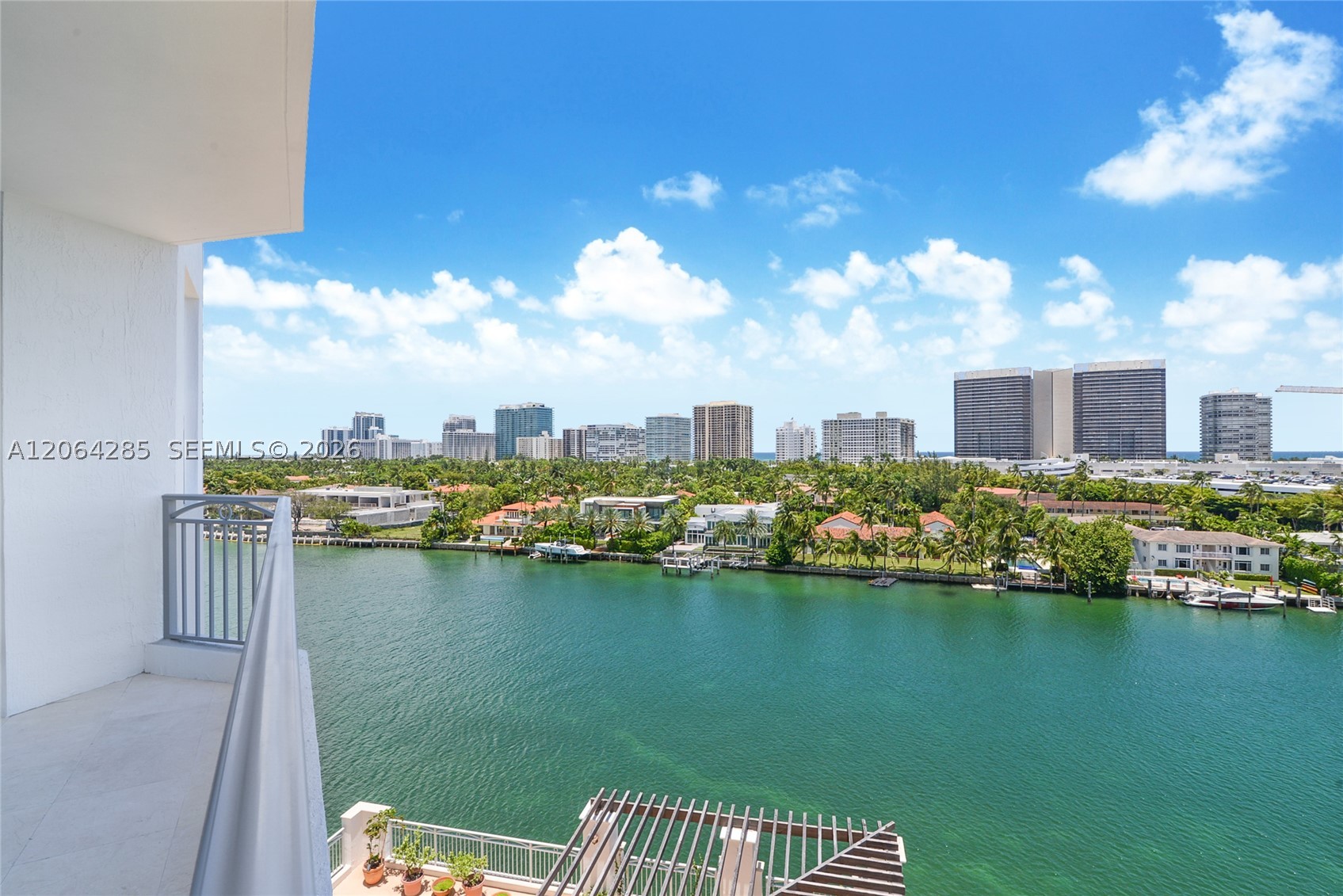 9751 E Bay Harbor Dr 8D — photo