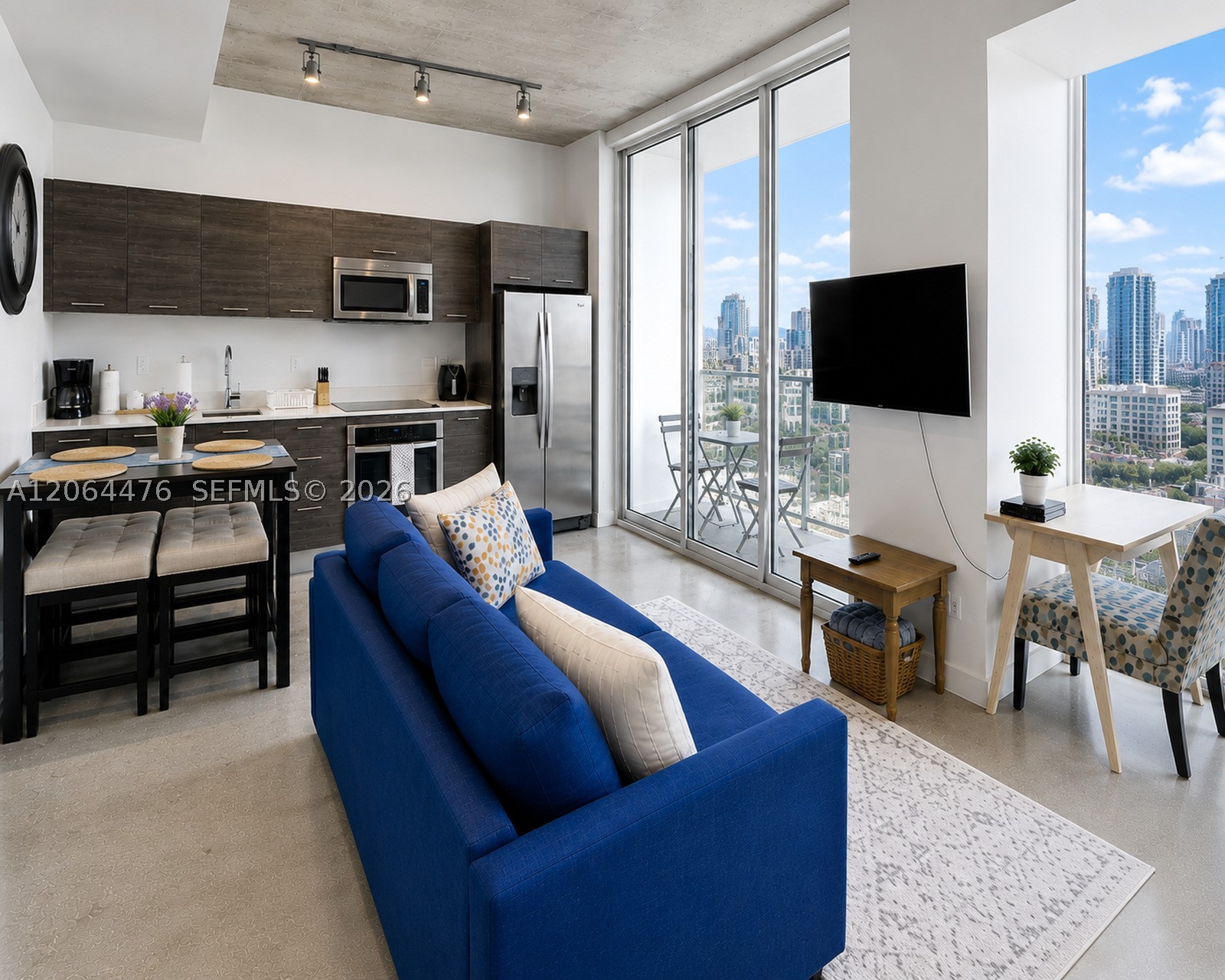 151 SE 1 St 2406 — photo
