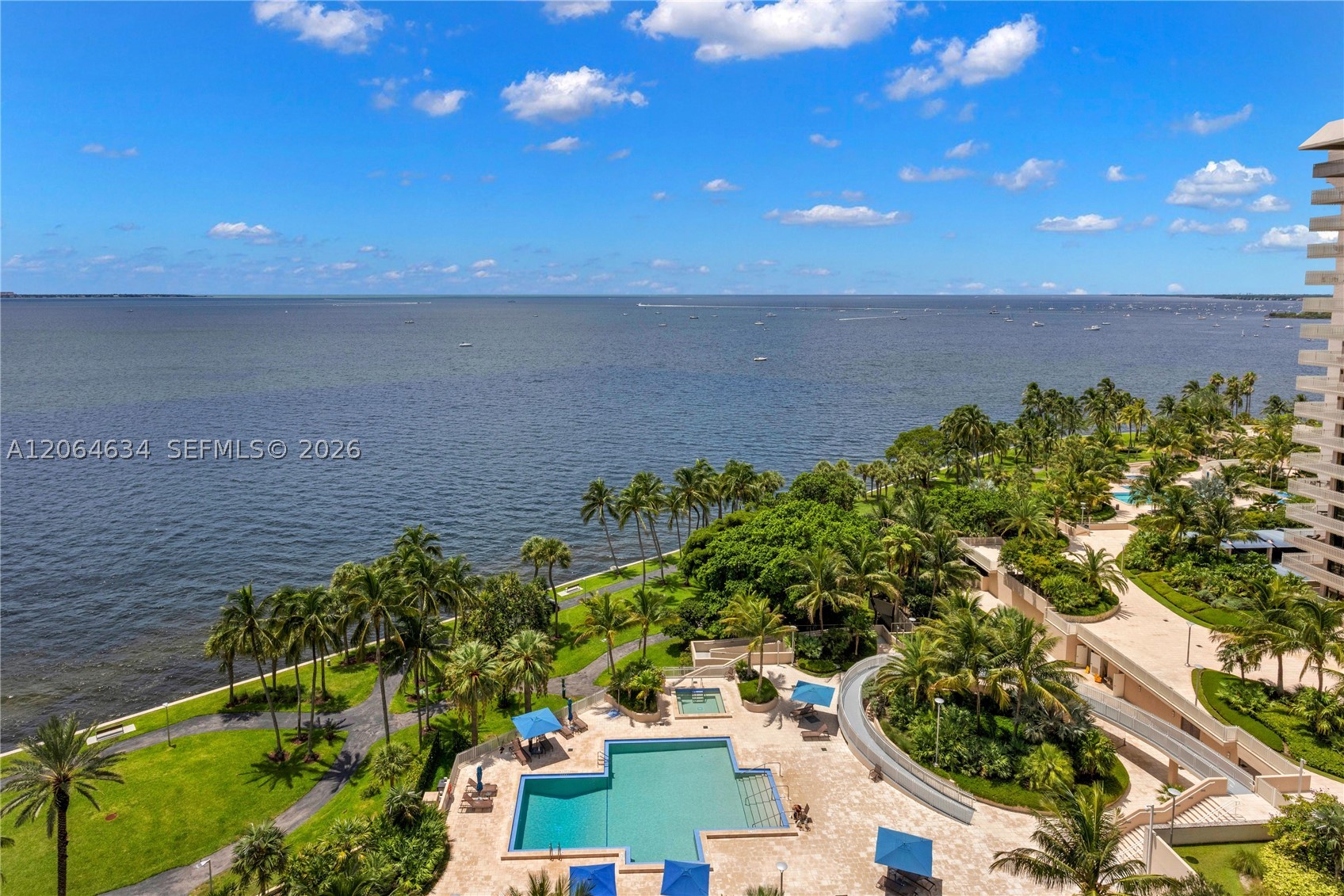 3 Grove Isle Dr C1402 — photo