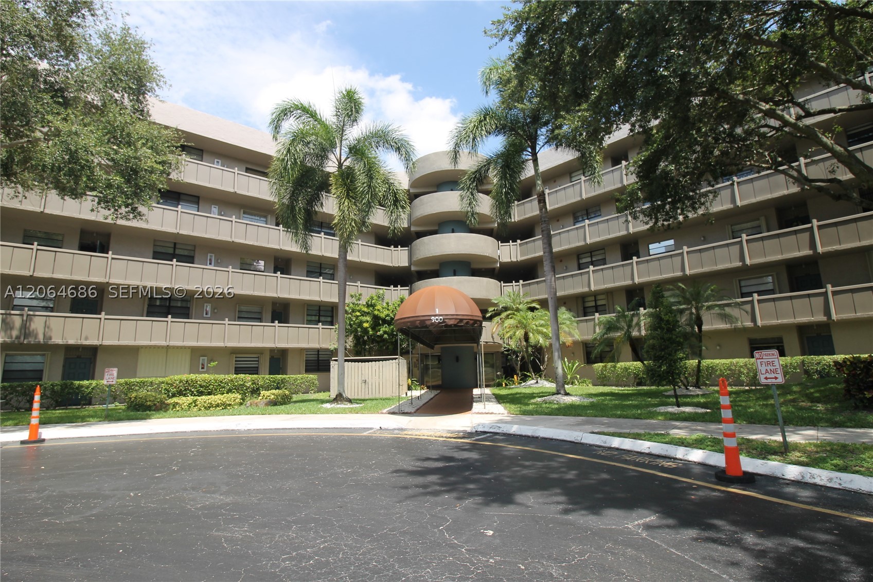 900 Colony Point Cir 216 — photo