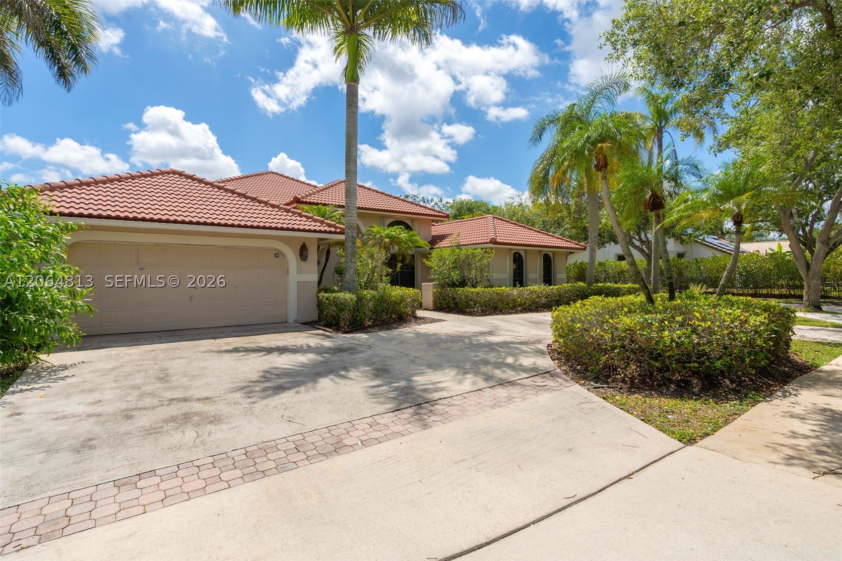 1051 Deerpath Ct — photo
