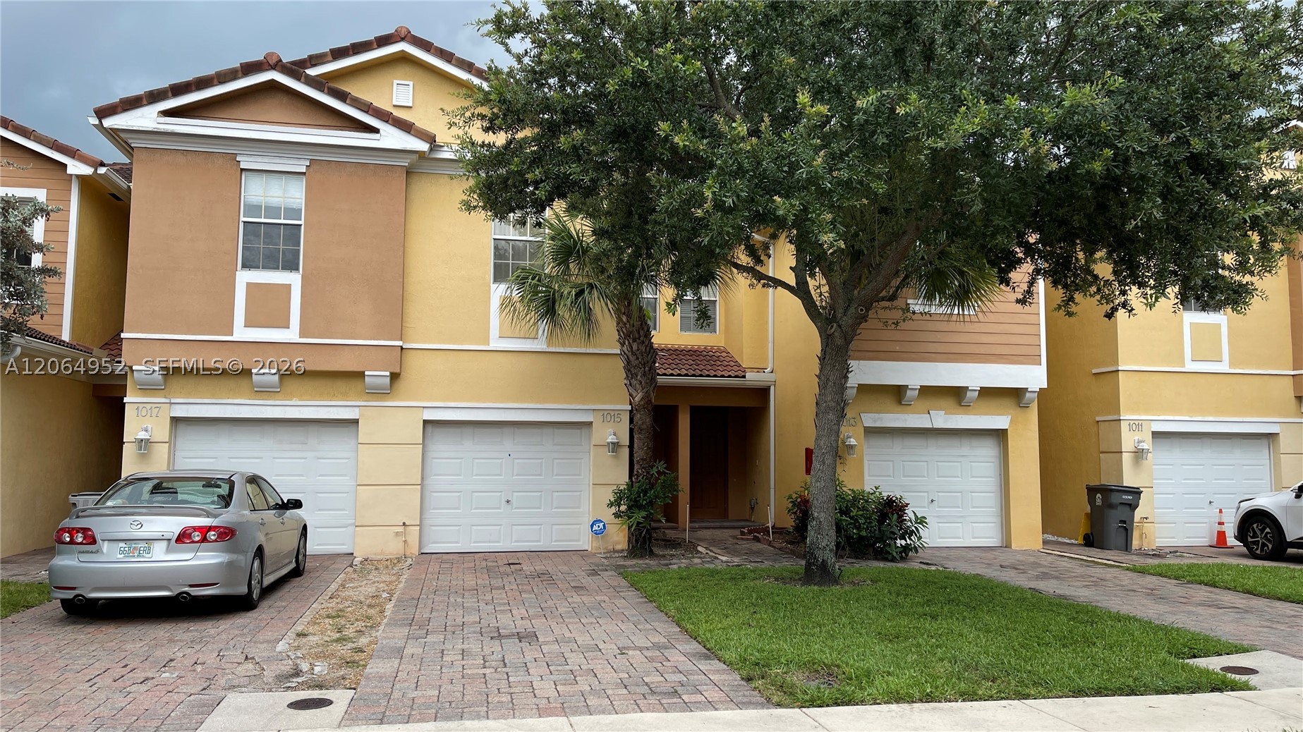 1015 Pipers Cay Dr — photo