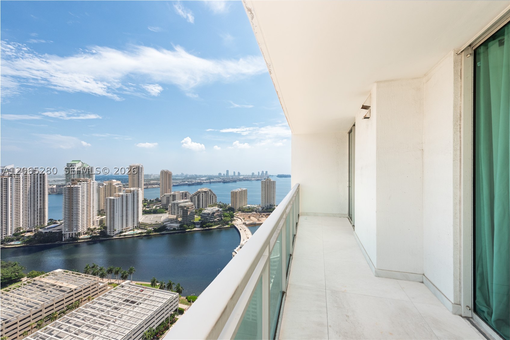 950 Brickell Bay Dr 3904 — photo
