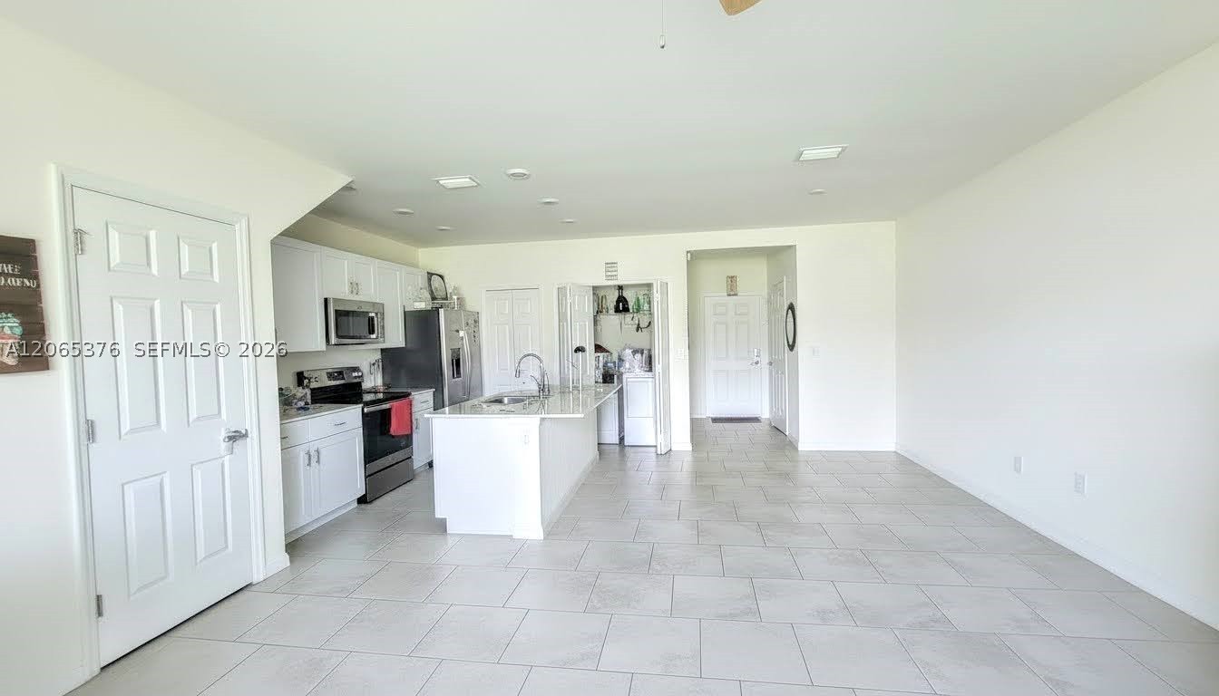 Home in Fort Myers, FL 33905 — photo 2