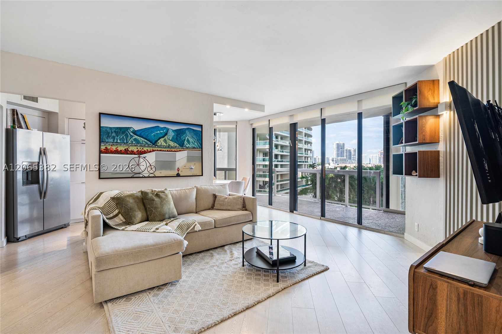 20185 E Country Club Dr 604+DEN — photo