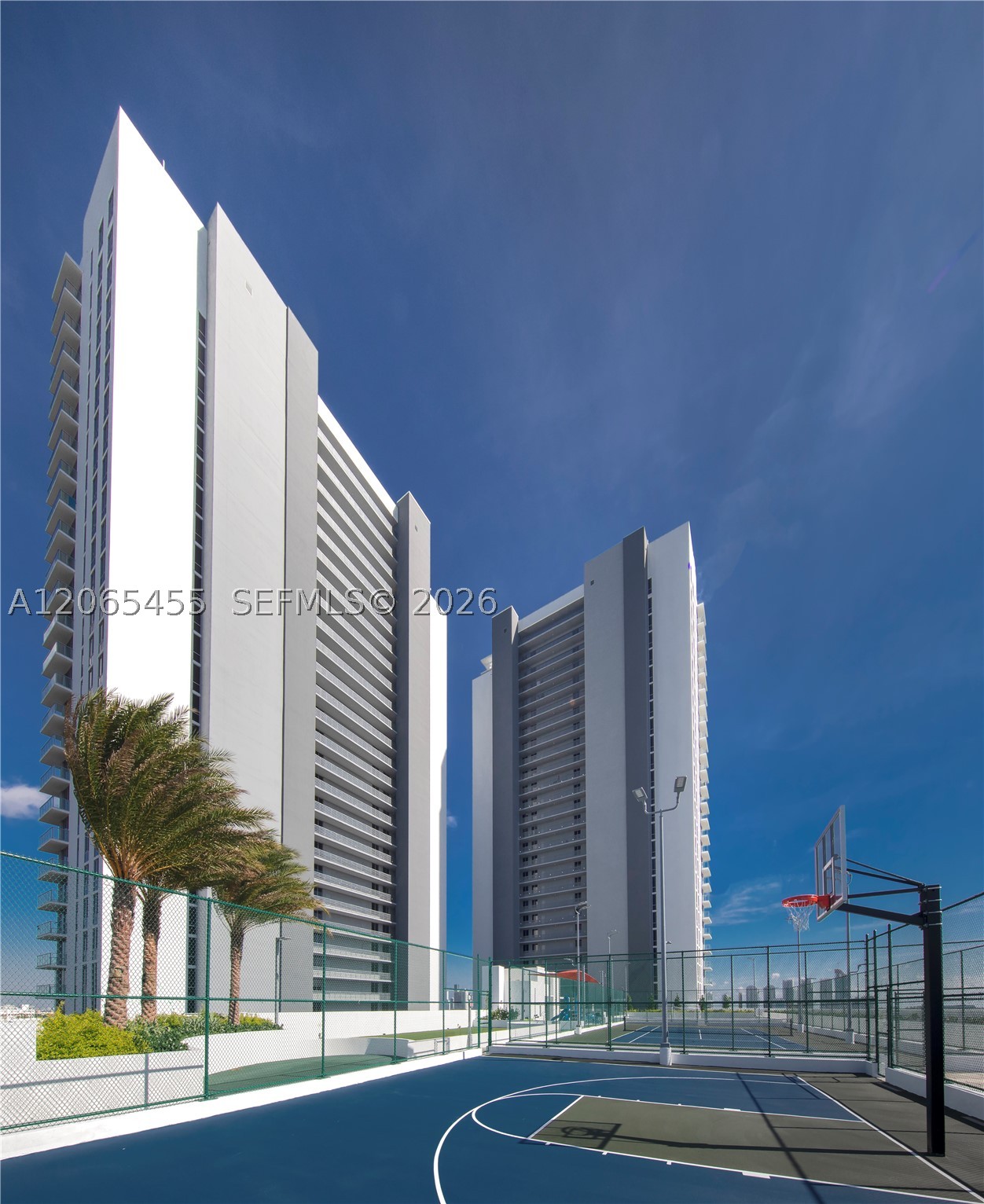 16385 Biscayne Blvd #419 — photo