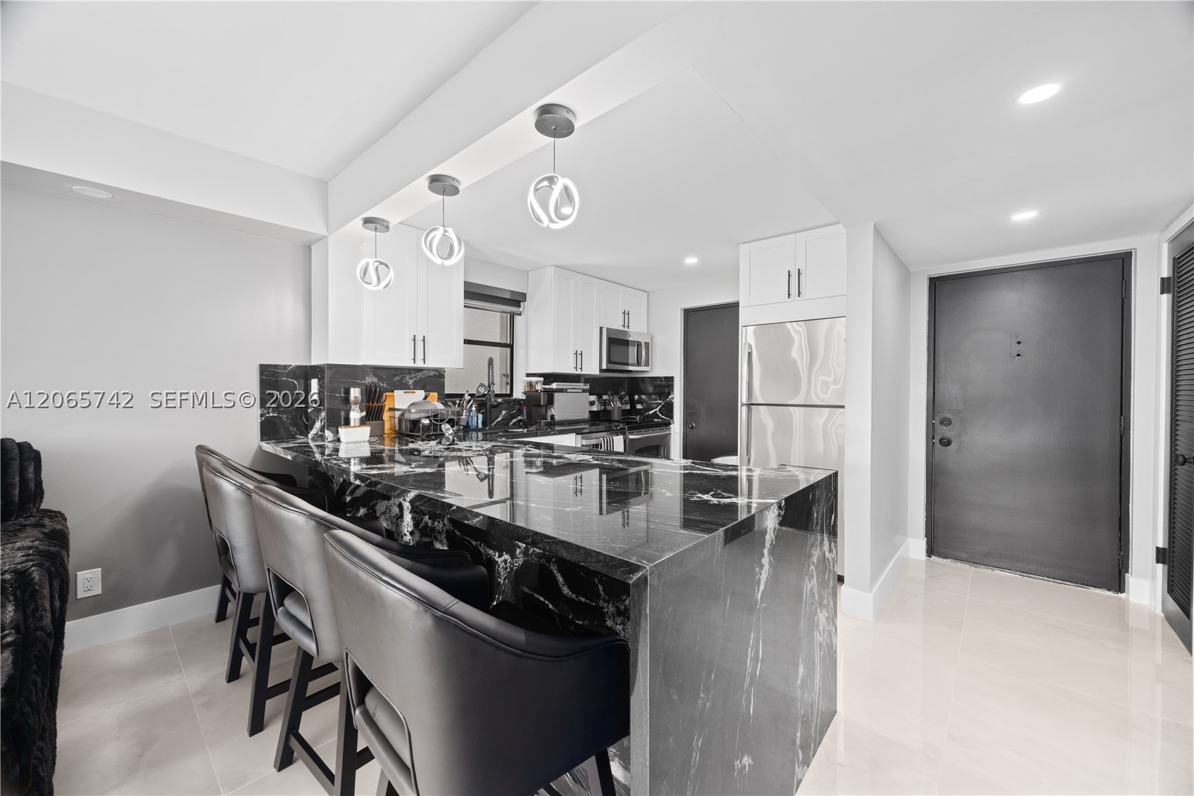 2302 S Cypress Bend Dr 306 — photo