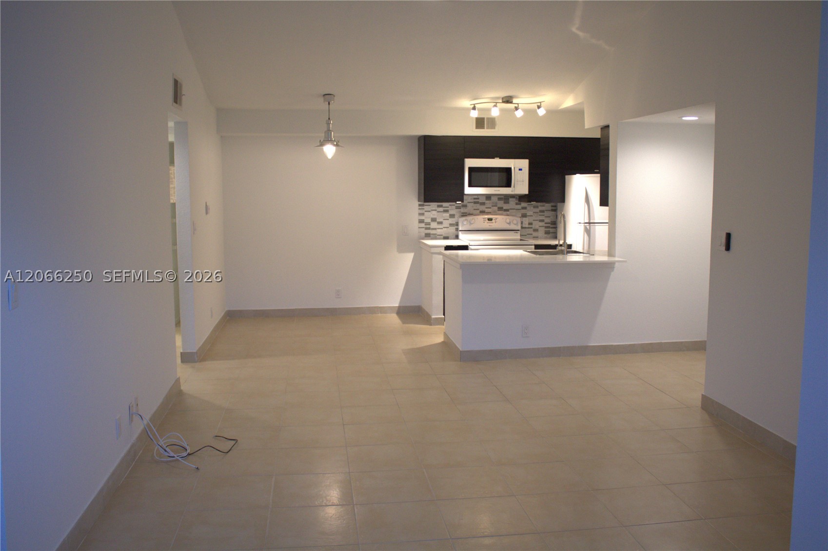 2826 S University Dr 3203 — photo