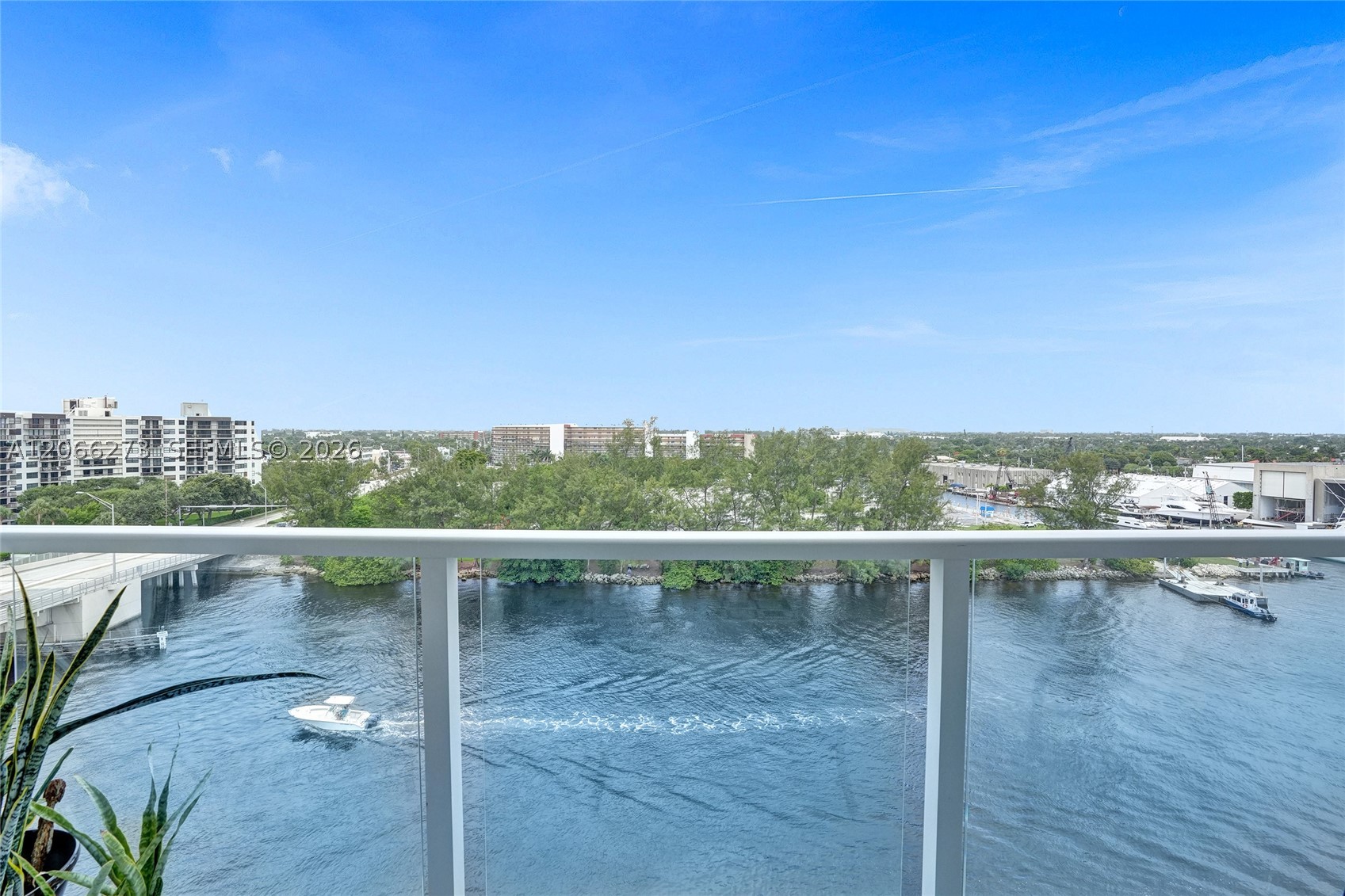 1401 N Riverside Dr 1005 — photo