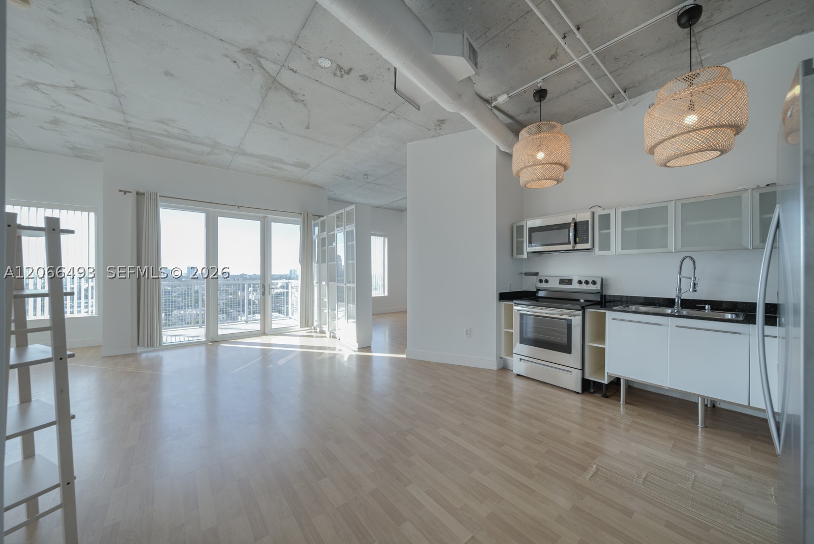 10 SW South River Dr 1406 — photo