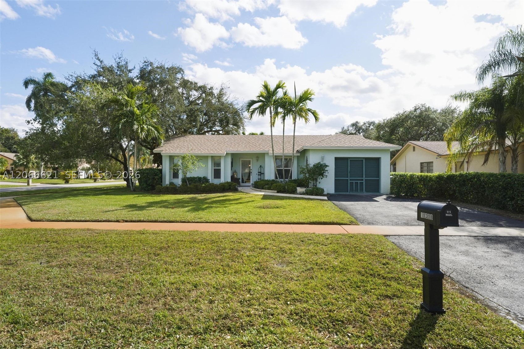 10308 Greenbriar Ct — photo