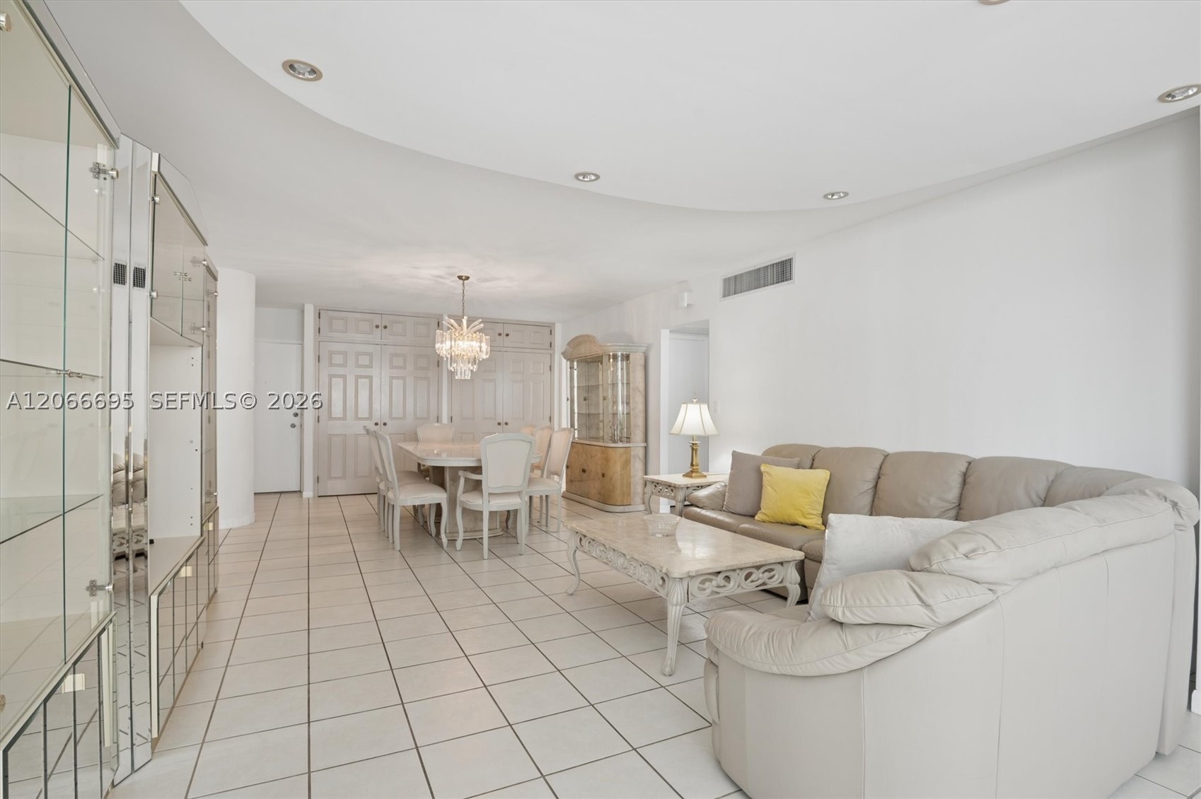 5005 Collins Ave 424 — photo