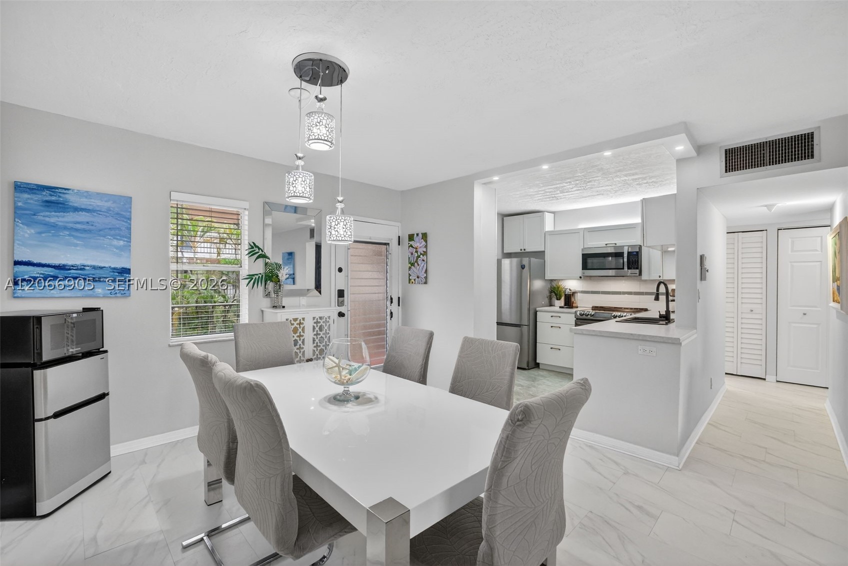 2801 Somerset Dr 205 — photo