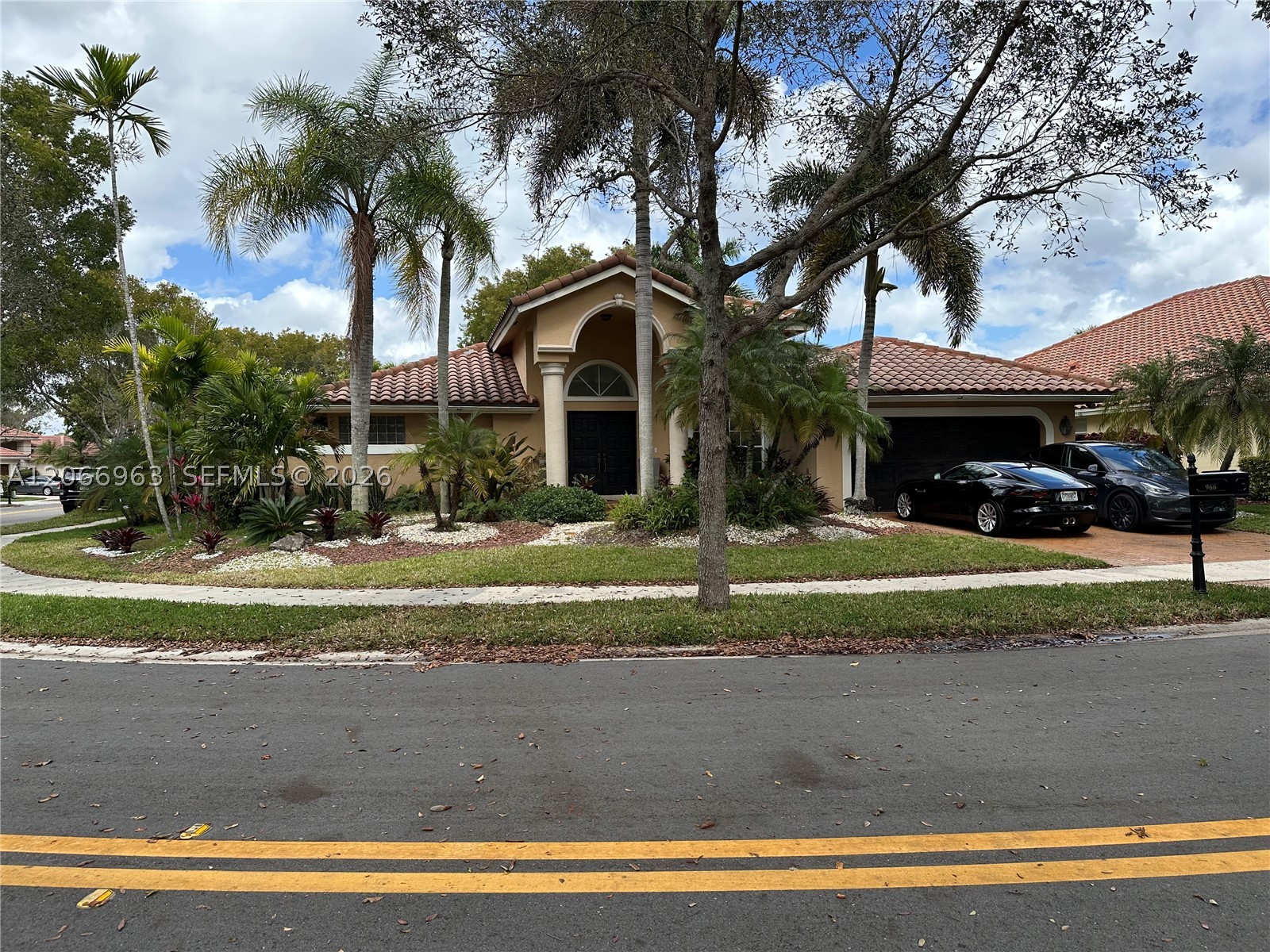 966 Spoonbill Cir — photo
