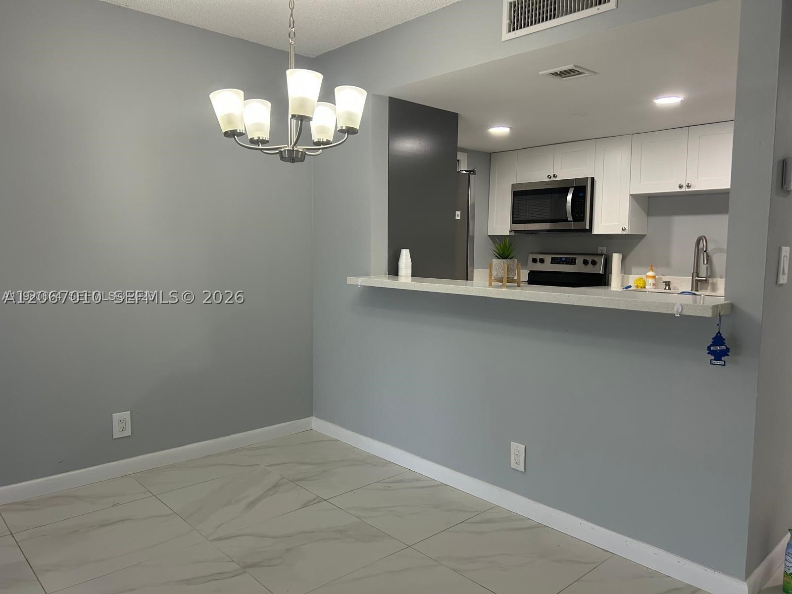 230 Lakeview Dr 209 — photo