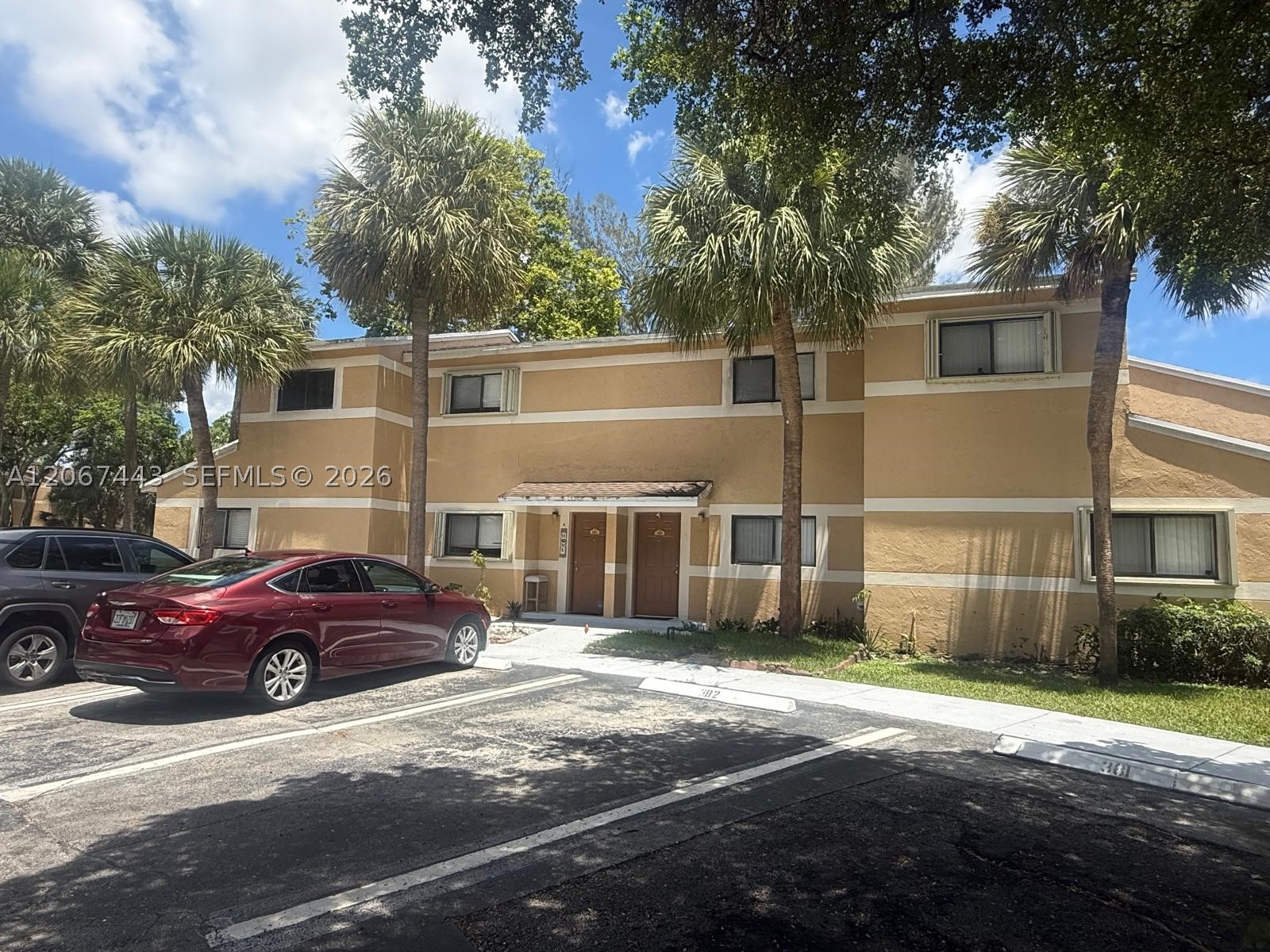 203 E Palm Cir E — photo