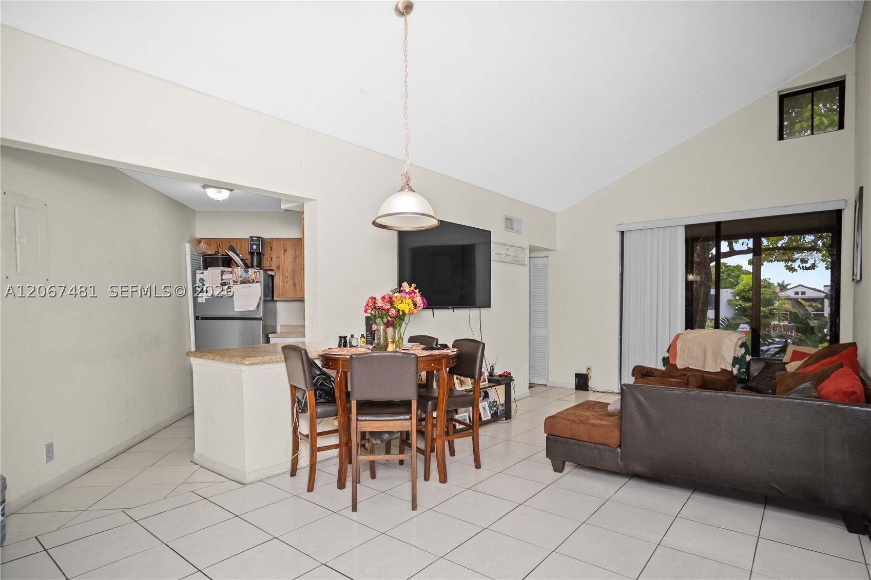 213 Lake Pointe Dr 203 — photo