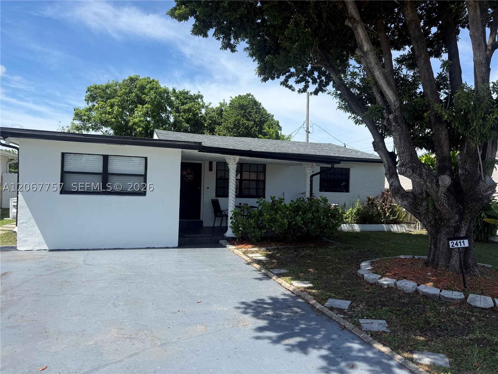 2411 Wiley St — photo