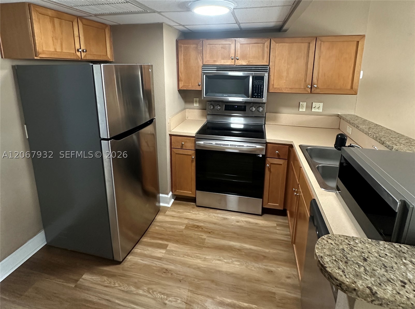 151 E Washington St 524 — photo