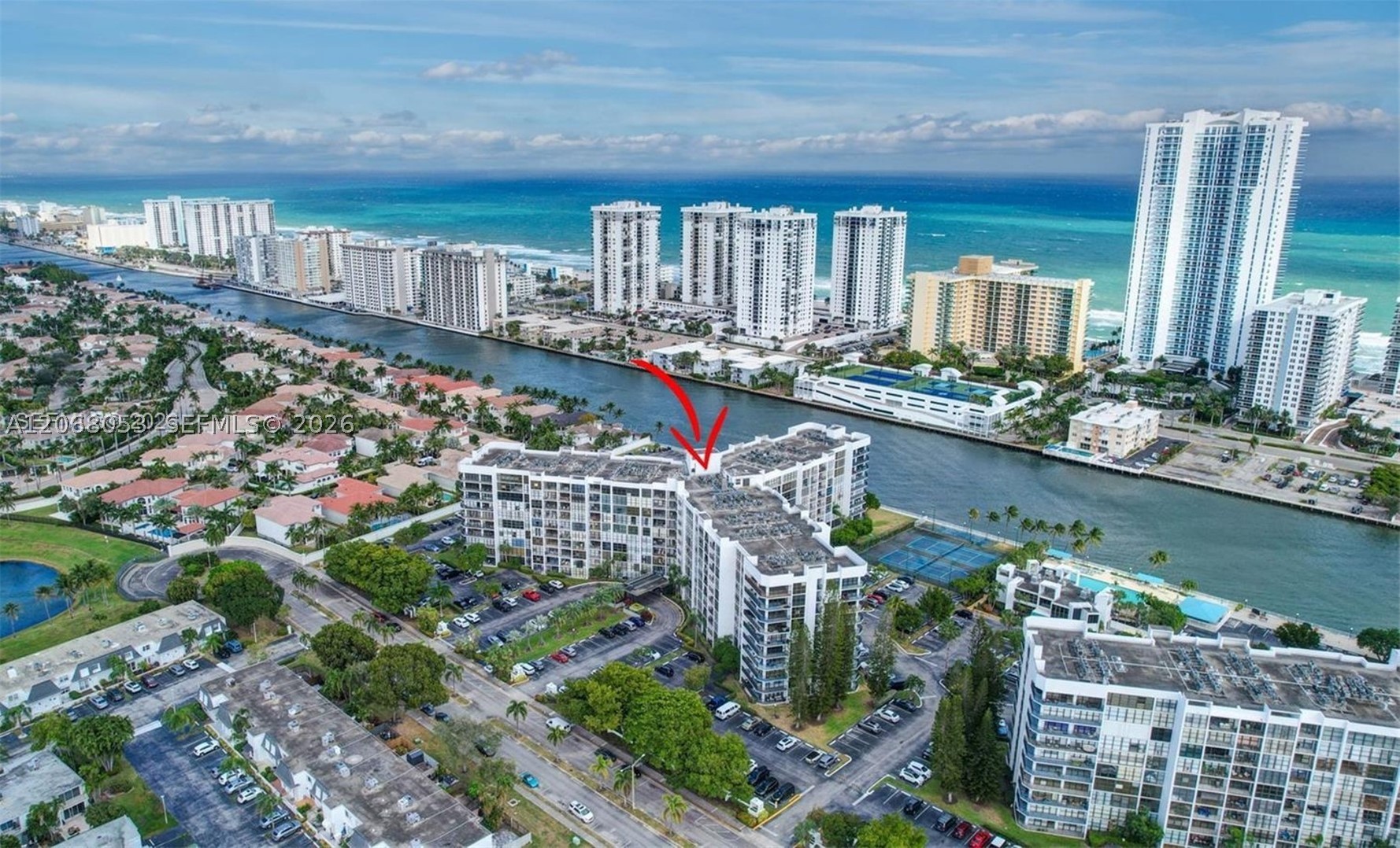 1000 Parkview Dr 825 — photo