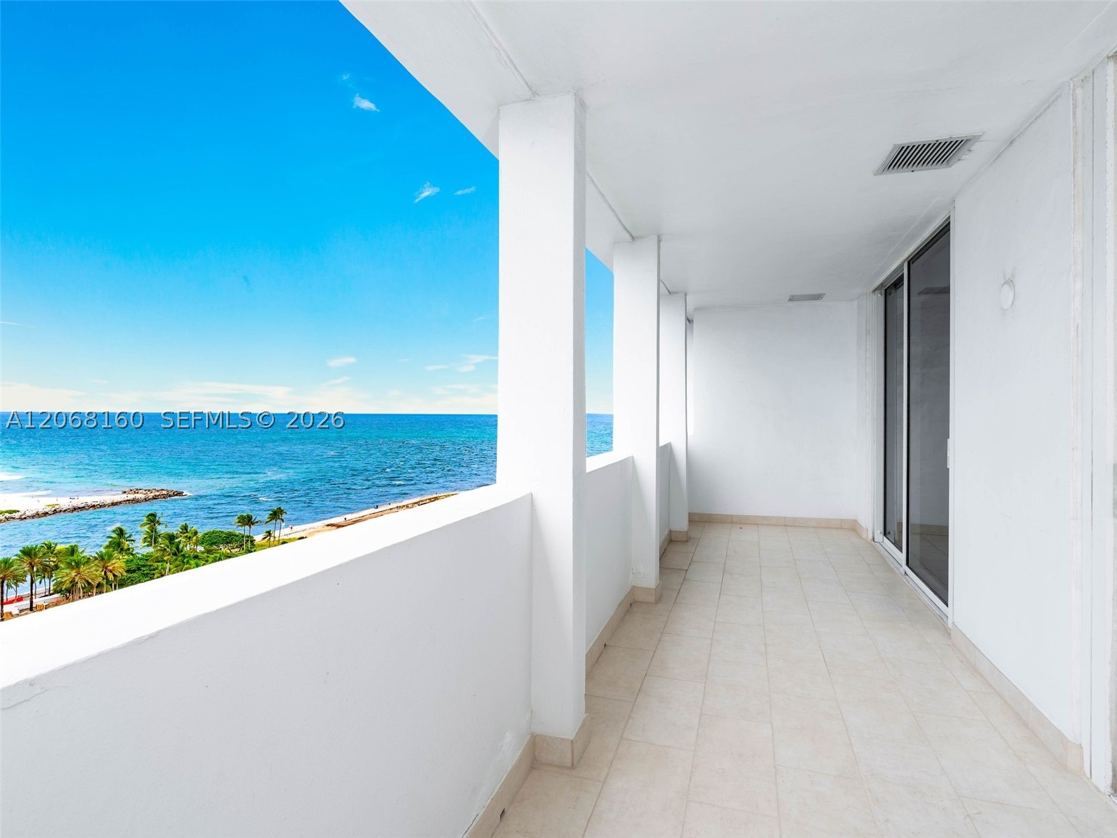 10275 Collins Ave Ph1506 — photo