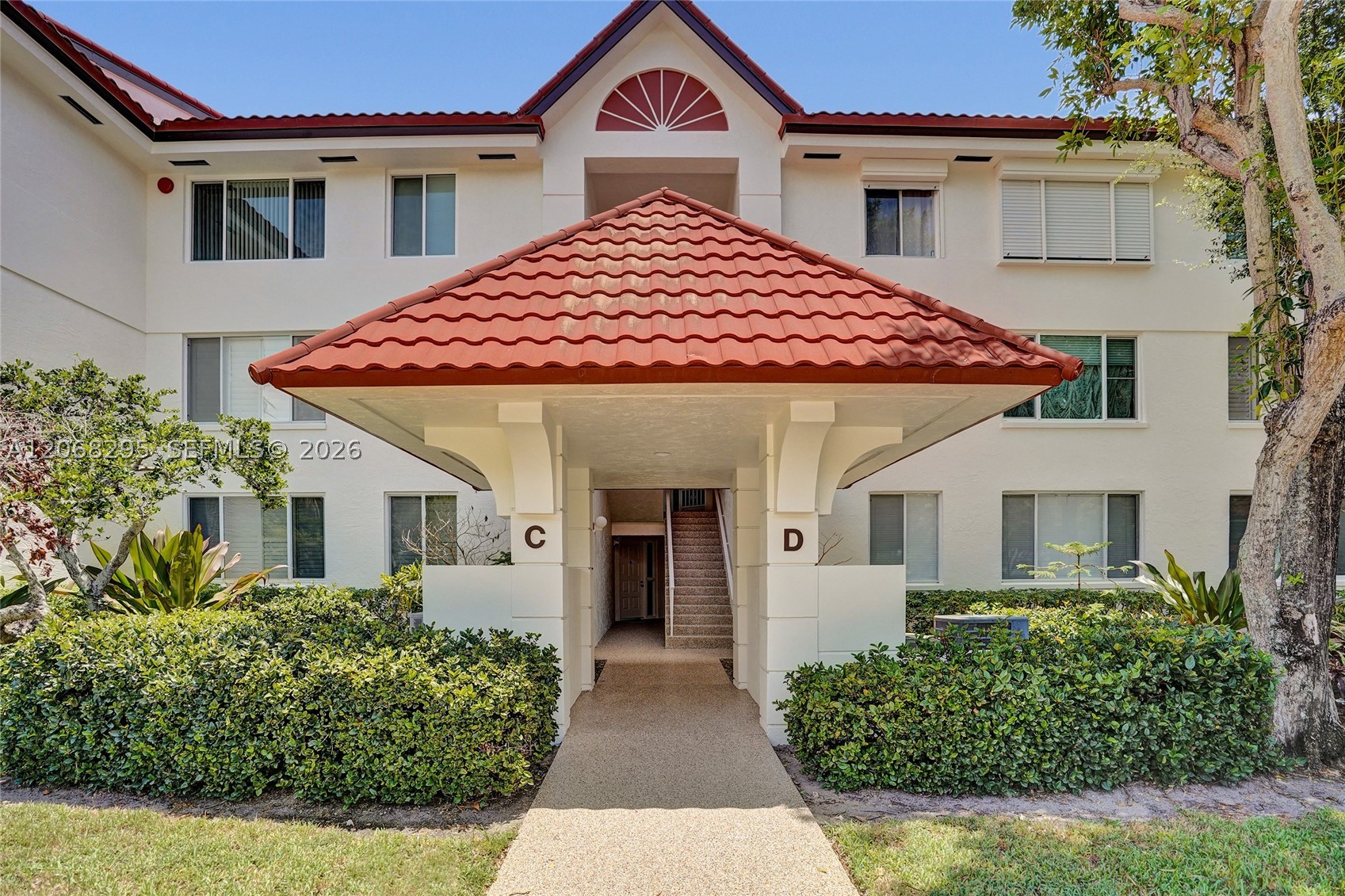 102 Half Moon Cir C3 — photo