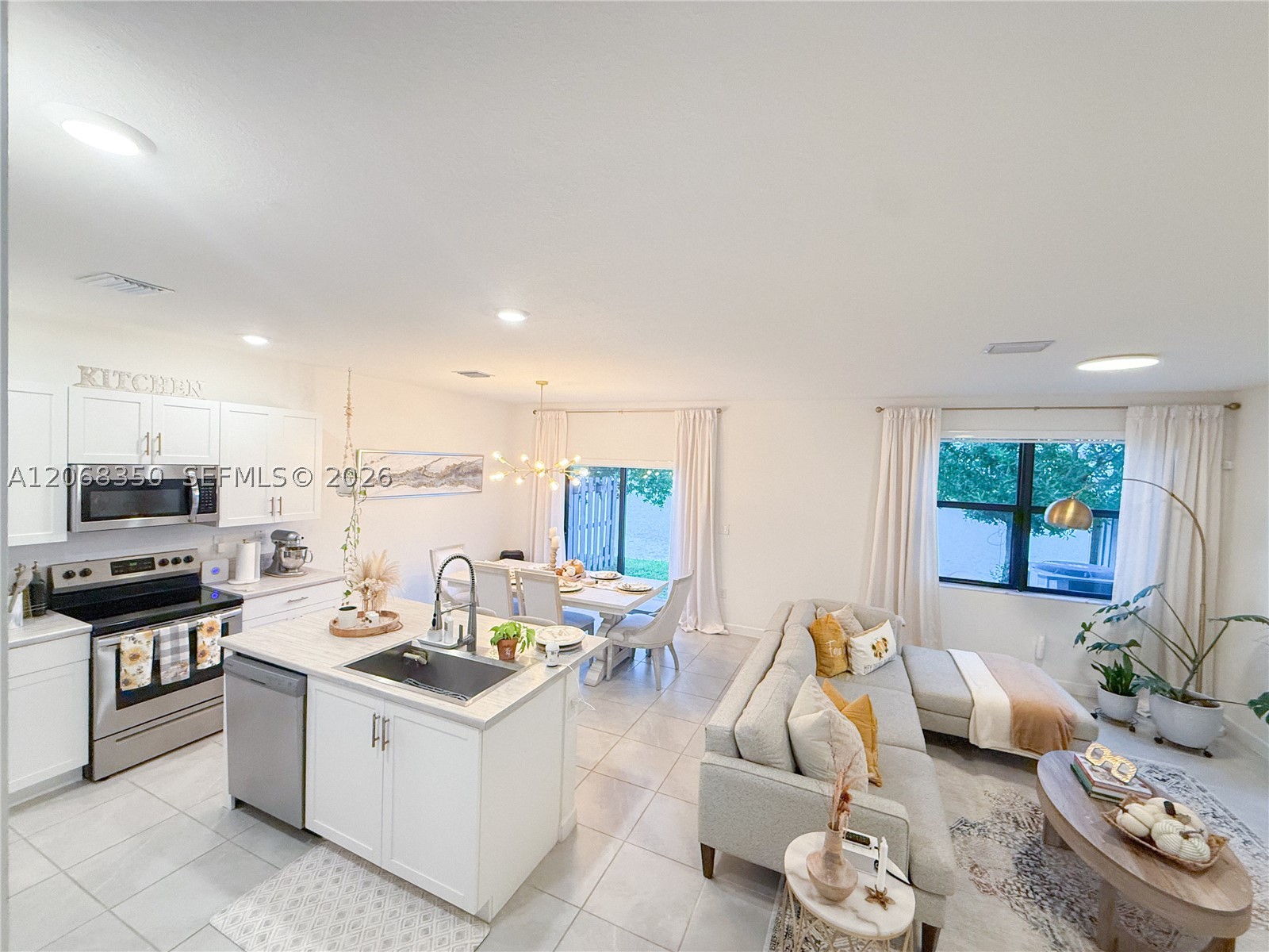 10095 SW 231 Ln . — photo