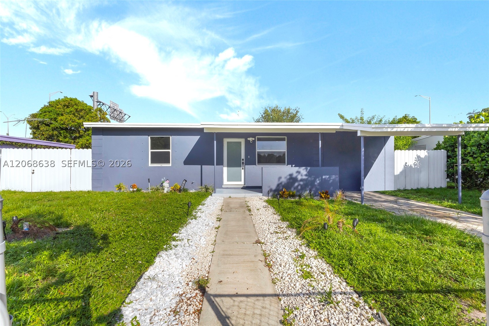 1854 Lauderdale Manor Dr — photo
