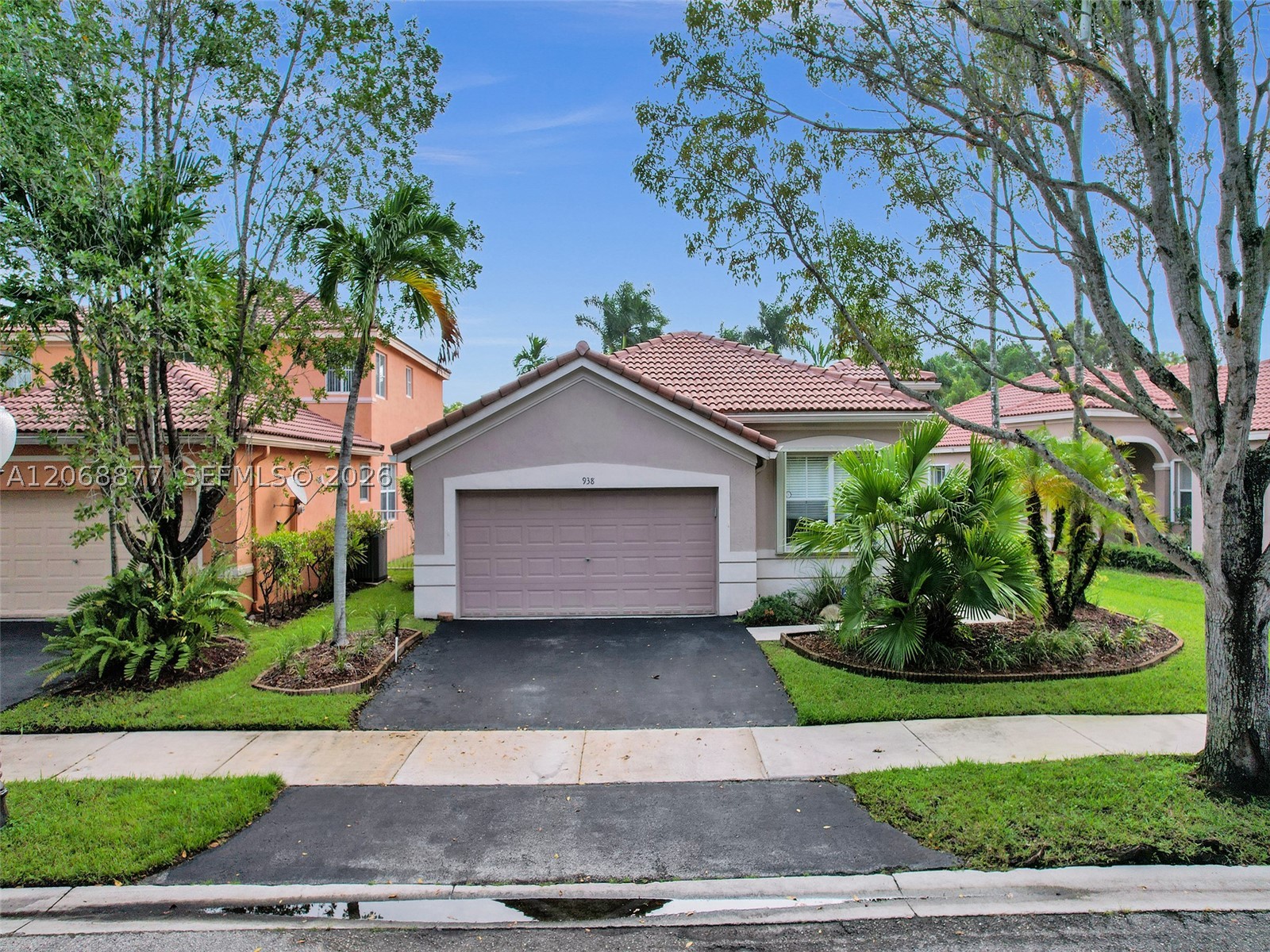 938 Bluewood Ter — photo